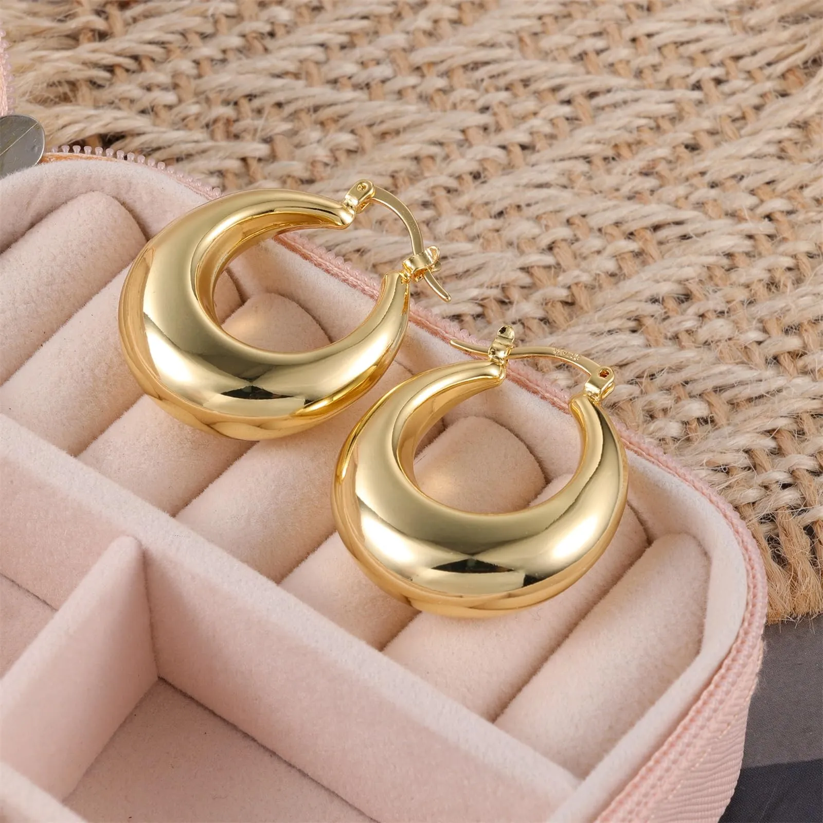 Orecchini Créole A Forma Di Goccia Dorati Lucidi Design Elegante Donna - immagine 5