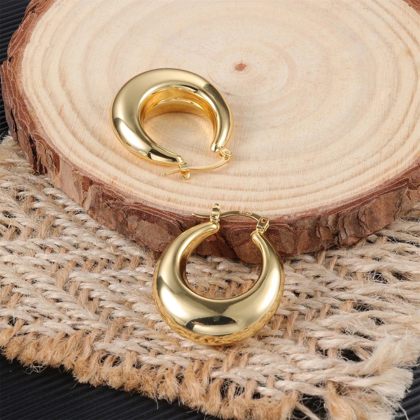 Orecchini Créole A Forma Di Goccia Dorati Lucidi Design Elegante Donna - immagine 6