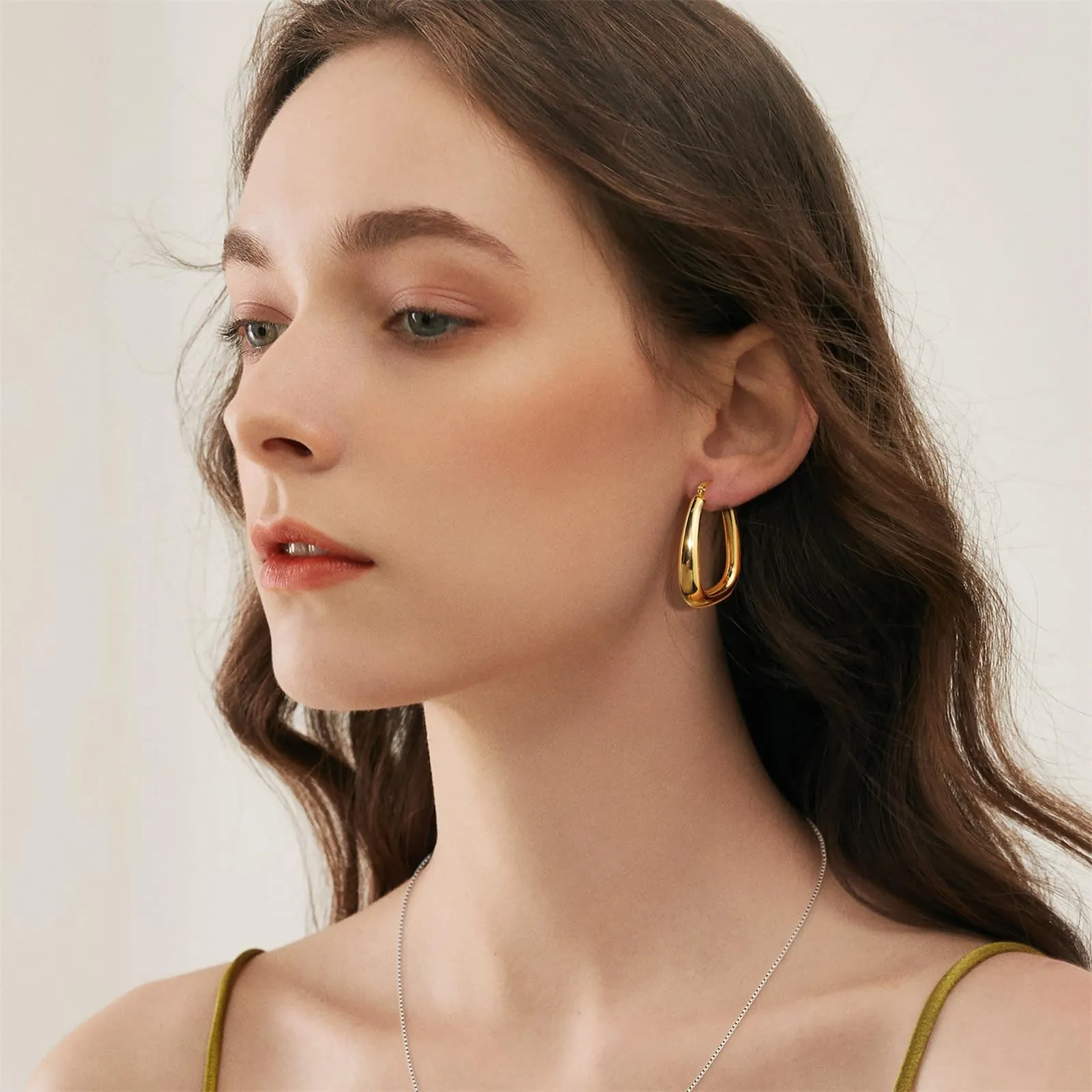 Orecchini A Forma Di Uovo Grandi Dorati Design Contemporaneo Donna - immagine 2