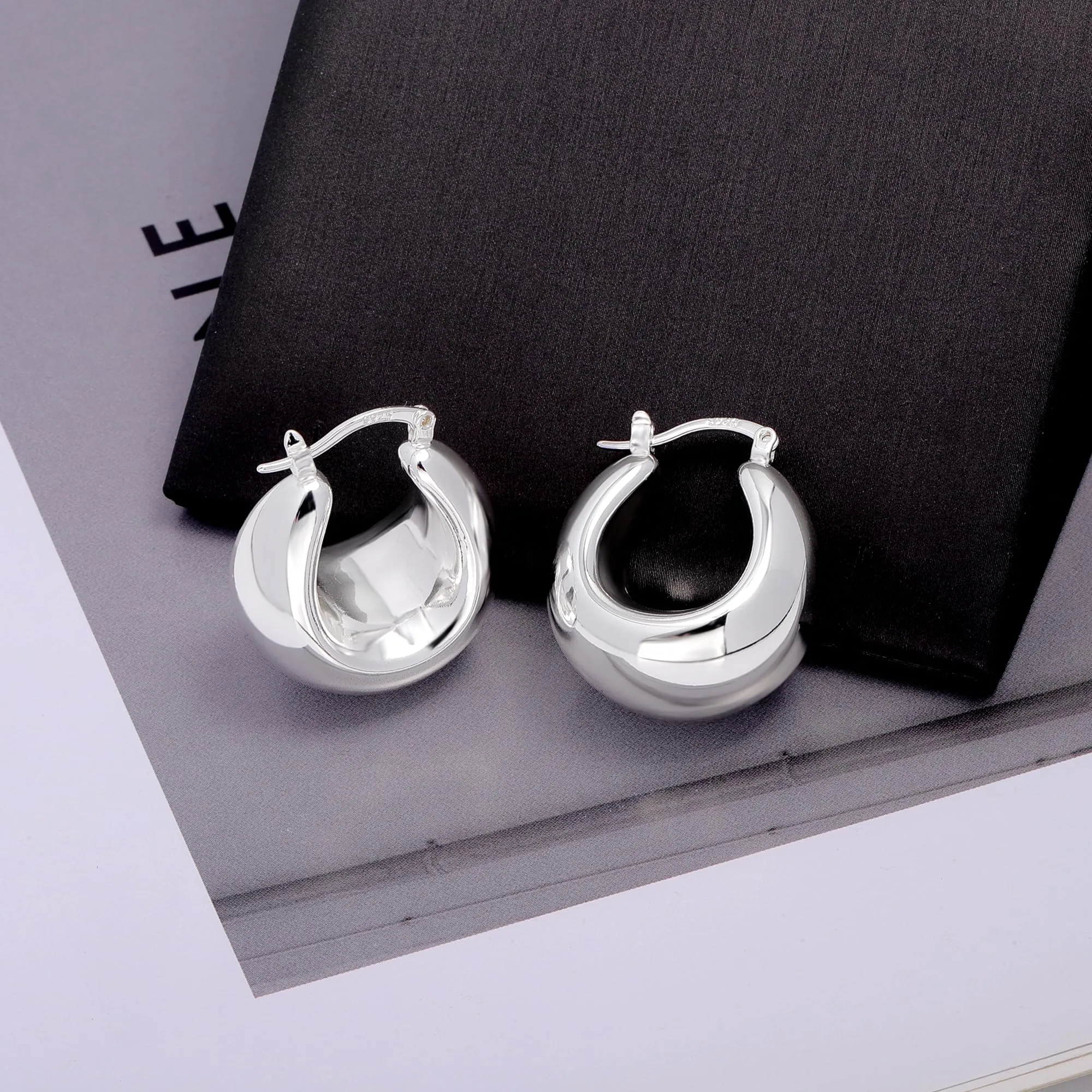 Orecchini A Goccia Argentati Léggeri Lucidi Design Bold Moderno Donna - immagine 5