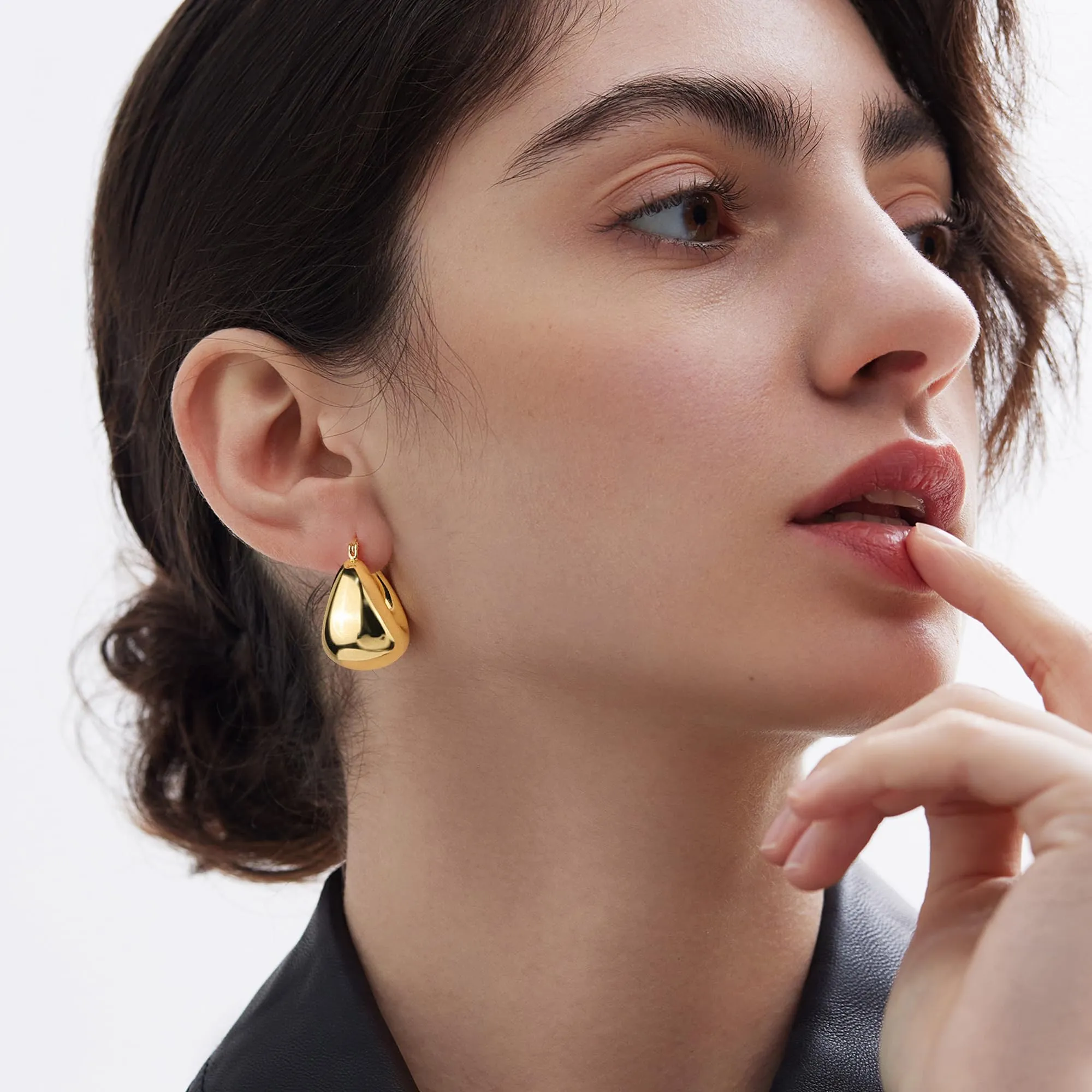 Orecchini A Goccia Dorati Léggeri Lucidi Design Bold Moderno Donna - immagine 3