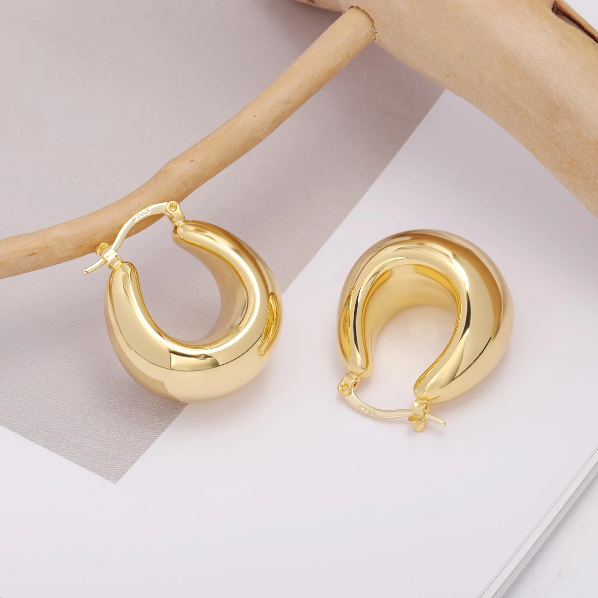 Orecchini A Goccia Dorati Léggeri Lucidi Design Bold Moderno Donna - immagine 5