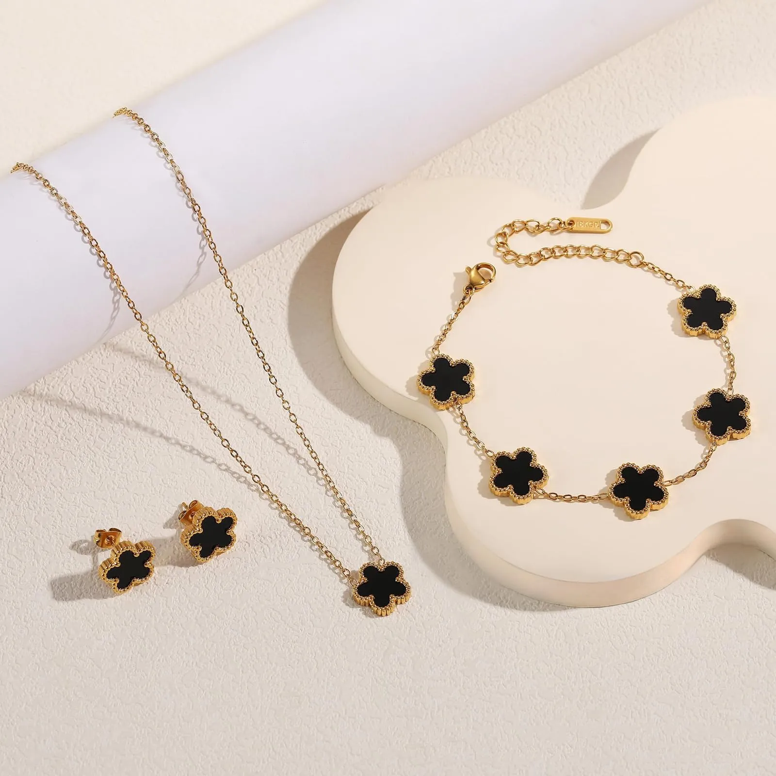 Bcenoilua Parure Gioielli Quadrifoglio da Donna 18K Placcato Oro Fortunato Quadrifoglio Bracciali Collana Orecchini Fiore Set di Gioielli Sposa Regalo per Fidanzata Mamma - immagine 3