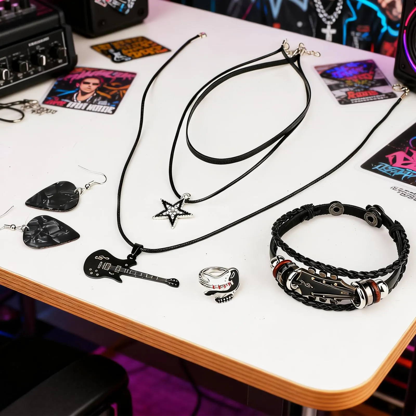 MWOOT Set di Gioielli Musica Punk, Collana con Stella e Chitarra a Strati Y2k, Braccialetto in Pelle Retrò, Anello Punk Rock, Orecchini Pendenti con Plettro per Chitarra, Accessori Gotici per Concerti - immagine 7