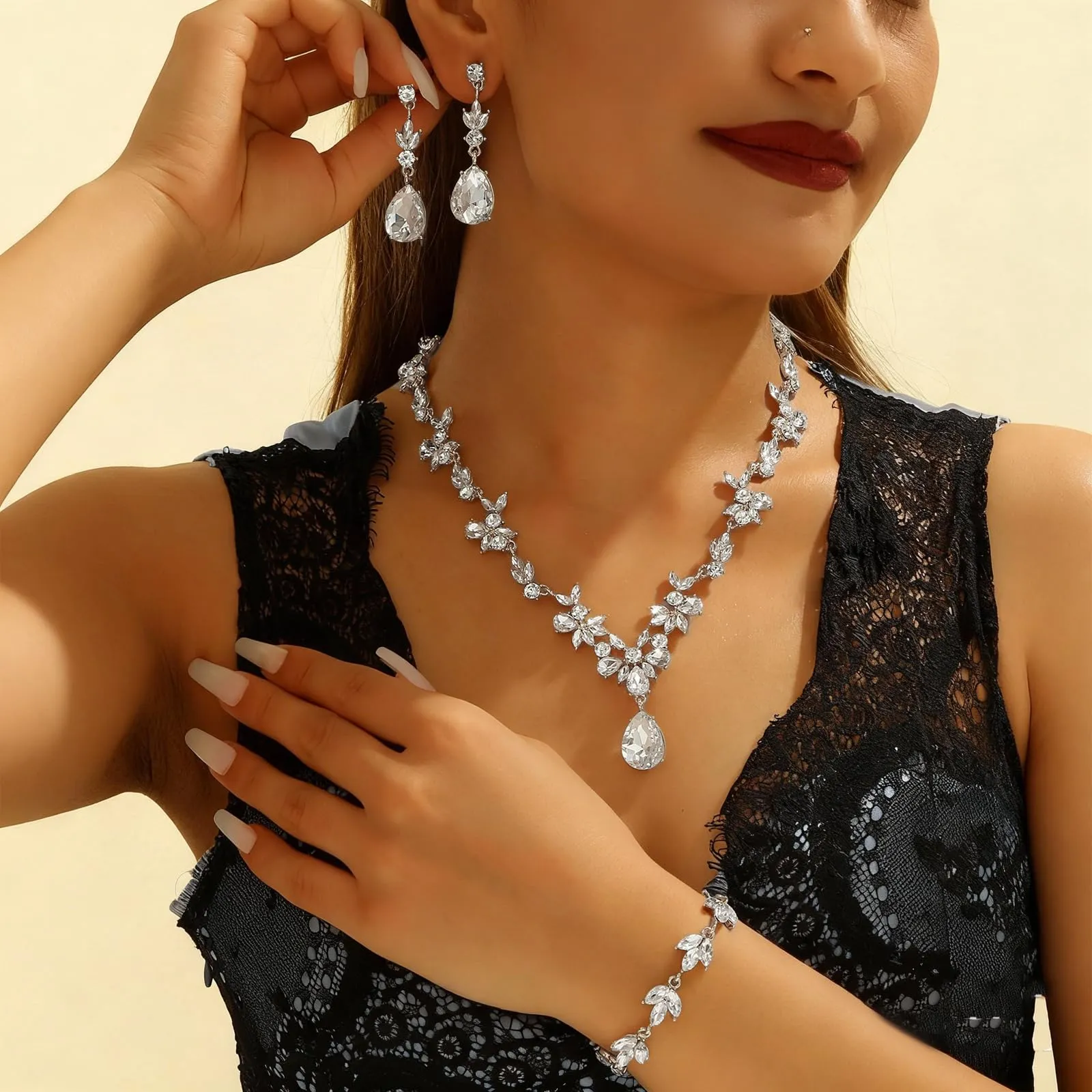 Set di Gioielli da Sposa in Argento con Strass Brillanti Cristallo Collana Orecchini Braccialetti Set Eleganti Goccia Zirconia Cubica Parure Gioielli Regalo da Ballo Formali per Spose (Argento2) - immagine 3