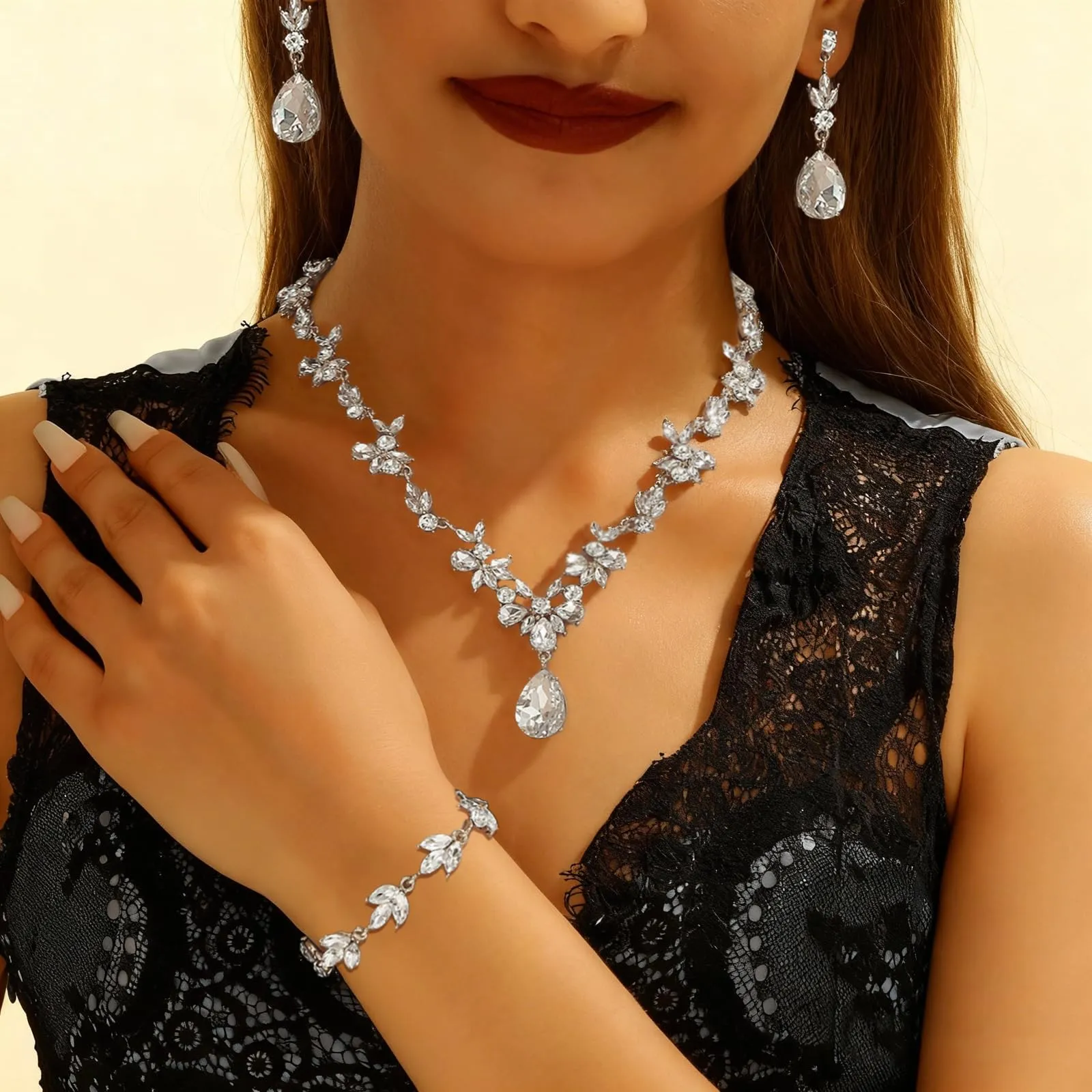 Set di Gioielli da Sposa in Argento con Strass Brillanti Cristallo Collana Orecchini Braccialetti Set Eleganti Goccia Zirconia Cubica Parure Gioielli Regalo da Ballo Formali per Spose (Argento2) - immagine 4