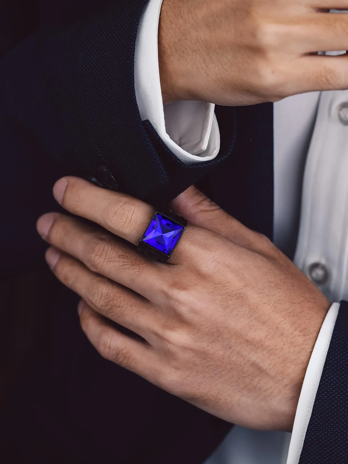 Bandmax Anello Uomo in Acciaio Inossidabile, Anello Nero Uomo con Topazio Blu,Anello Triquetra Nodo Celtico Misura 25 Circonferenza 64.4mm, Confezione Regalo - immagine 3