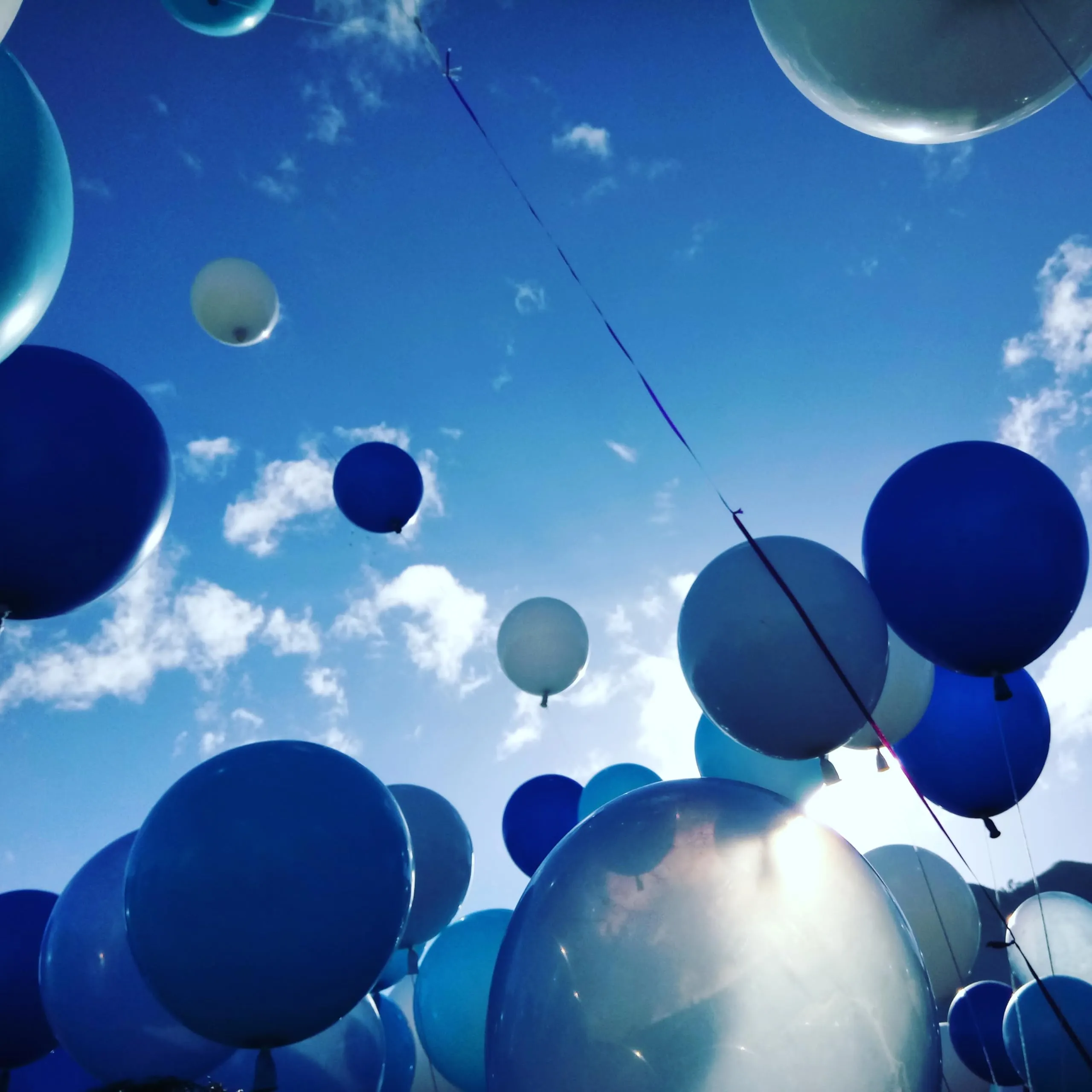 50 Palloncini Blu • 30 Cm • Colori Vivaci Lucenti • Qualità Premium • Lattice Naturale Biodegradabili Ecologici • Gonfiabili Aria Elio Acqua • Baby Shower Battesimo Compleanno Feste di Laurea Arco - immagine 8