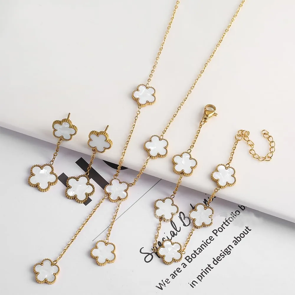 XFSRG Set Di Gioielli Con Quadrifogli Fortunato Delicato Gioielli 18k Placcato Oro Collana Orecchini Bracciali Per Mamma Moglie Fidanzata Donna Ragazze(Bianco) - immagine 4