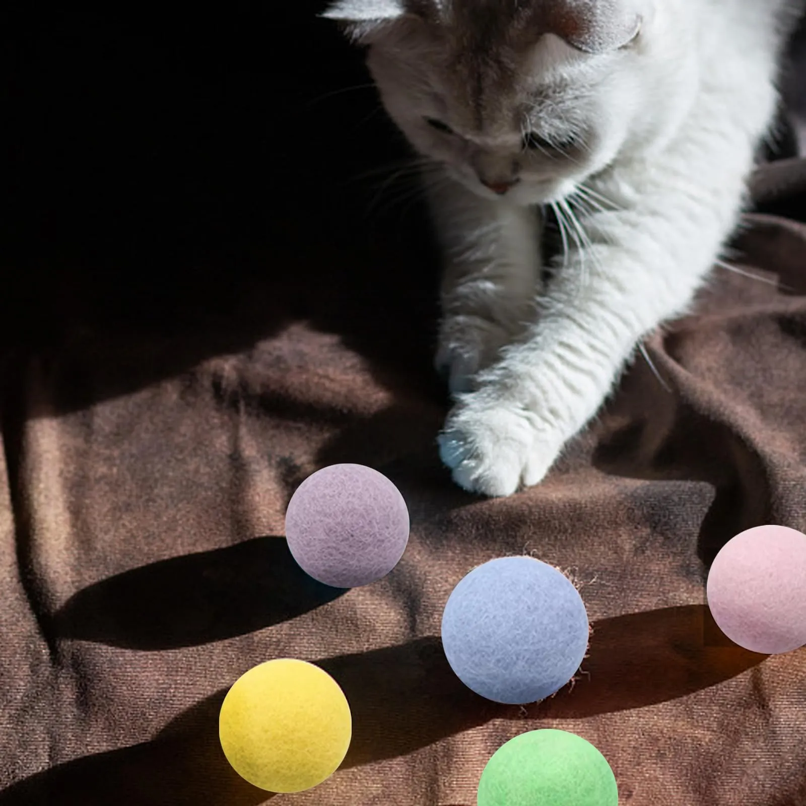 ROEOWENE 12 Pezzi Colorate Palline di Feltro per Gatti 3CM Palline per - immagine 5