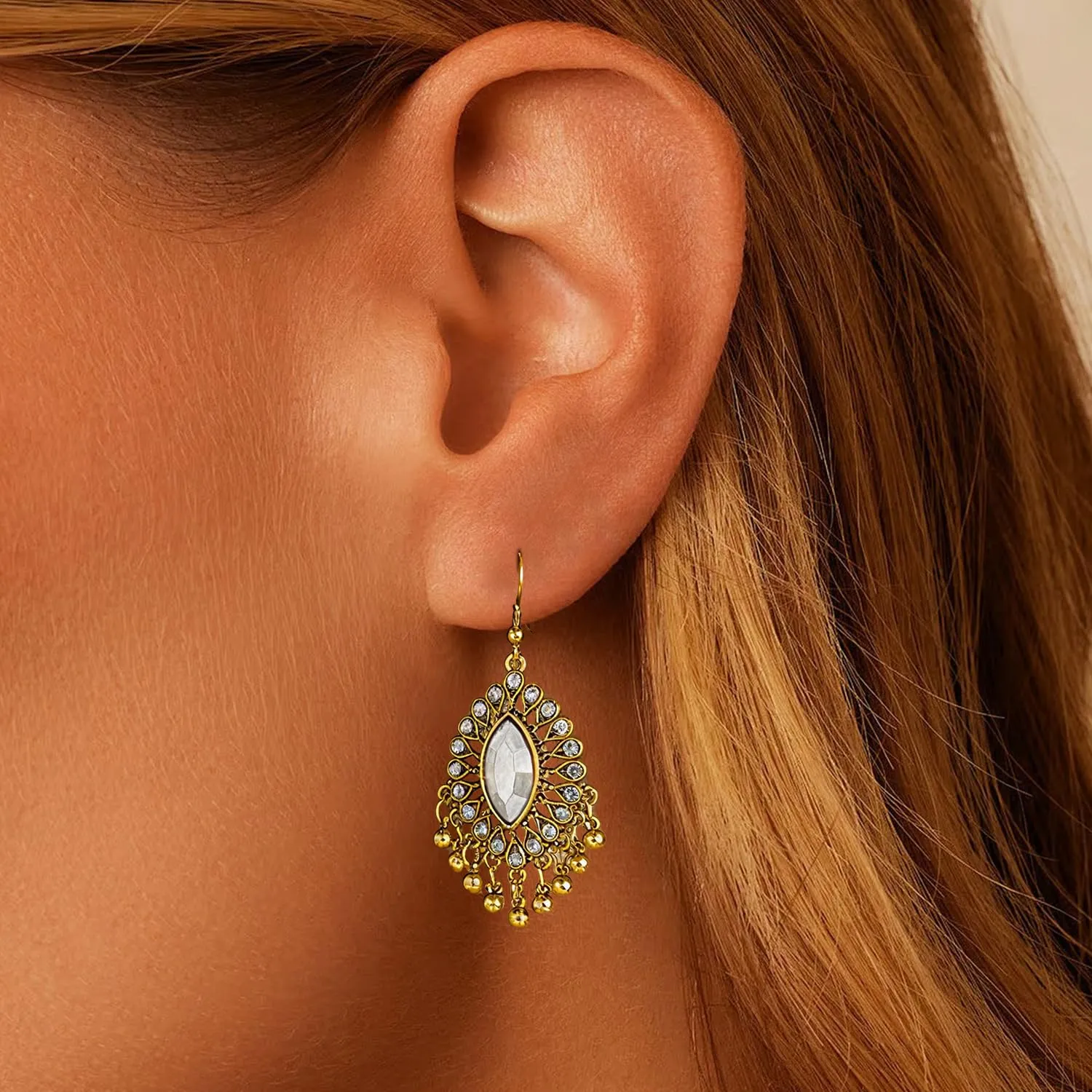 VLYX Set di Gioielli Indiani Tradizionali per Donna - Collana e Orecchini Jhumka - Stile Boho Etnico per Matrimoni, Feste e Occasioni Festive (Bianco) - immagine 4