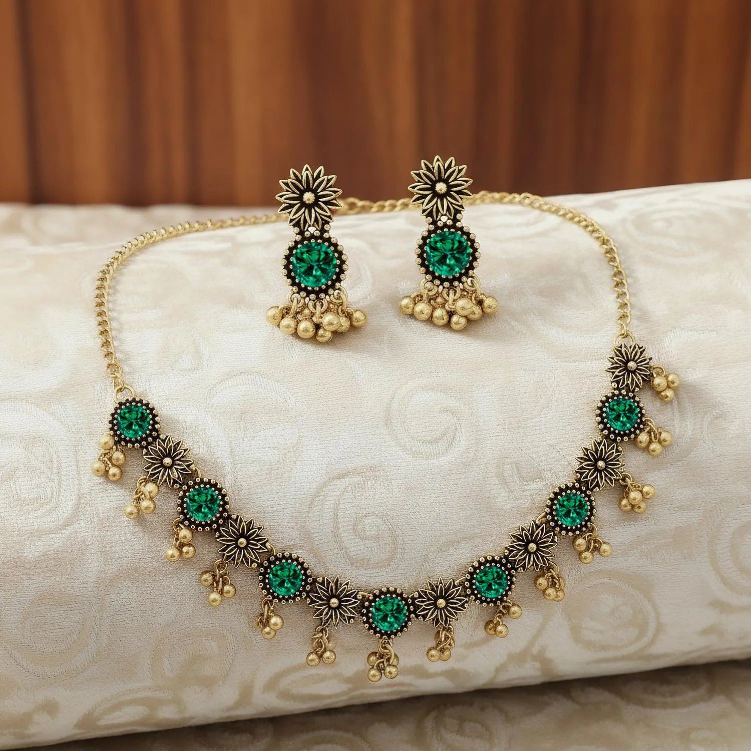 VLYX Set di gioielli tradizionali indiani per donna, collana e orecchini Jhumka, stile Boho etnico, matrimonio, regalo (Verde) - immagine 6
