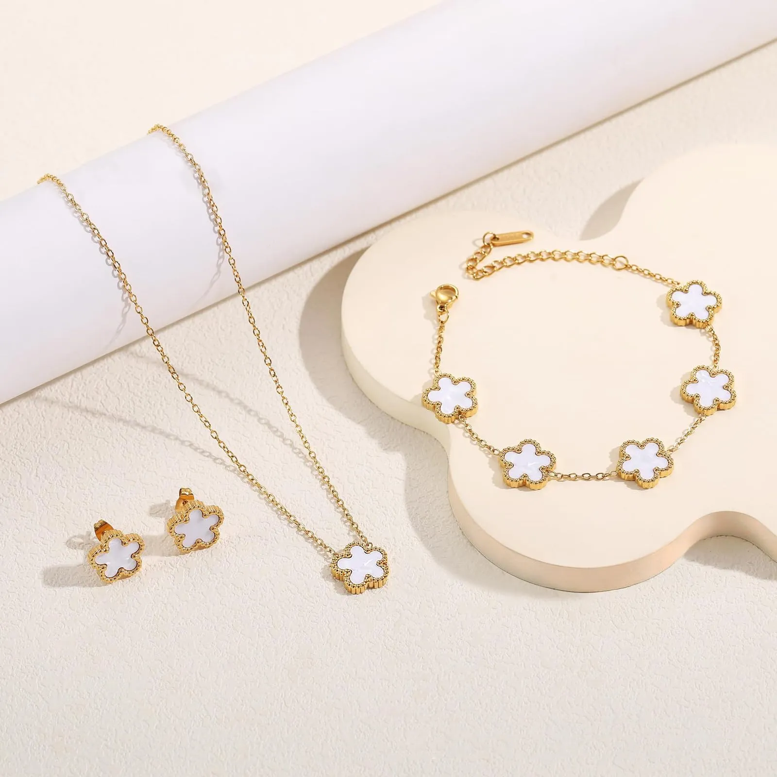 Bcenoilua Parure Gioielli Quadrifoglio da Donna 18K Placcato Oro Fortunato Quadrifoglio Bracciali Collana Orecchini Fiore Set di Gioielli Sposa Regalo per Fidanzata Mamma - immagine 3