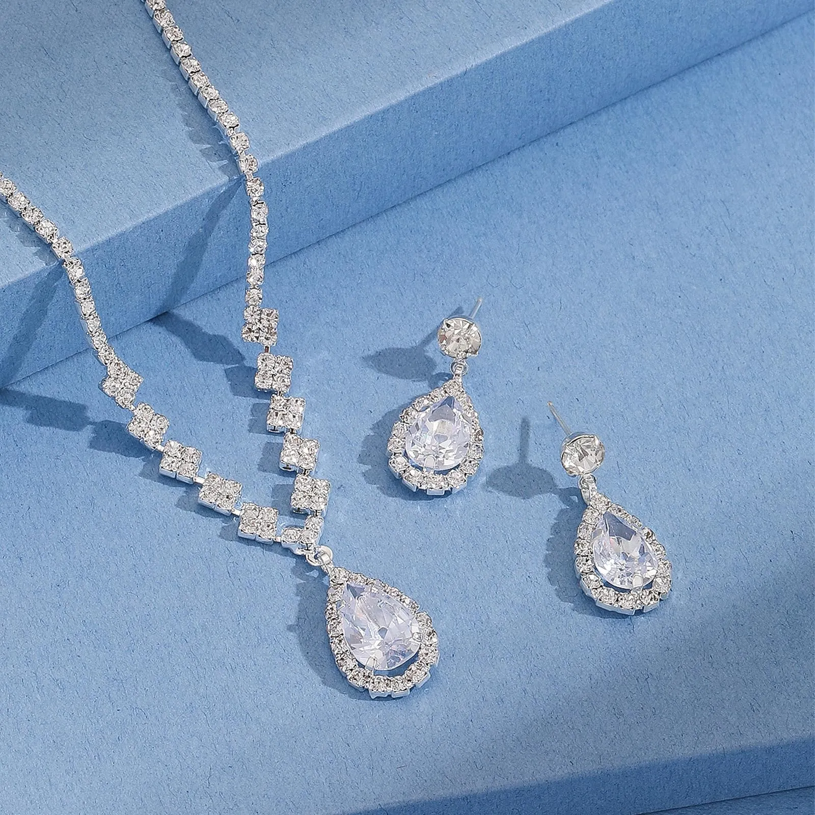 Set di Gioielli da Sposa in Argento con Strass Brillanti Cristallo Collana Orecchini Braccialetti Set Eleganti Goccia Zirconia Cubica Parure Gioielli Regalo da Ballo Formali per Spose (Argento4) - immagine 7