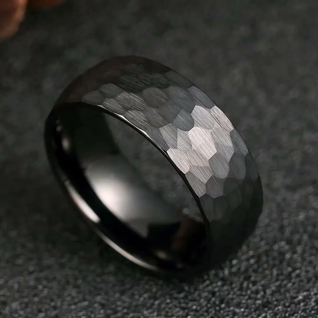 Anello da uomo in acciaio inossidabile martellato opaco 8 mm nero taglia 11 - immagine 3