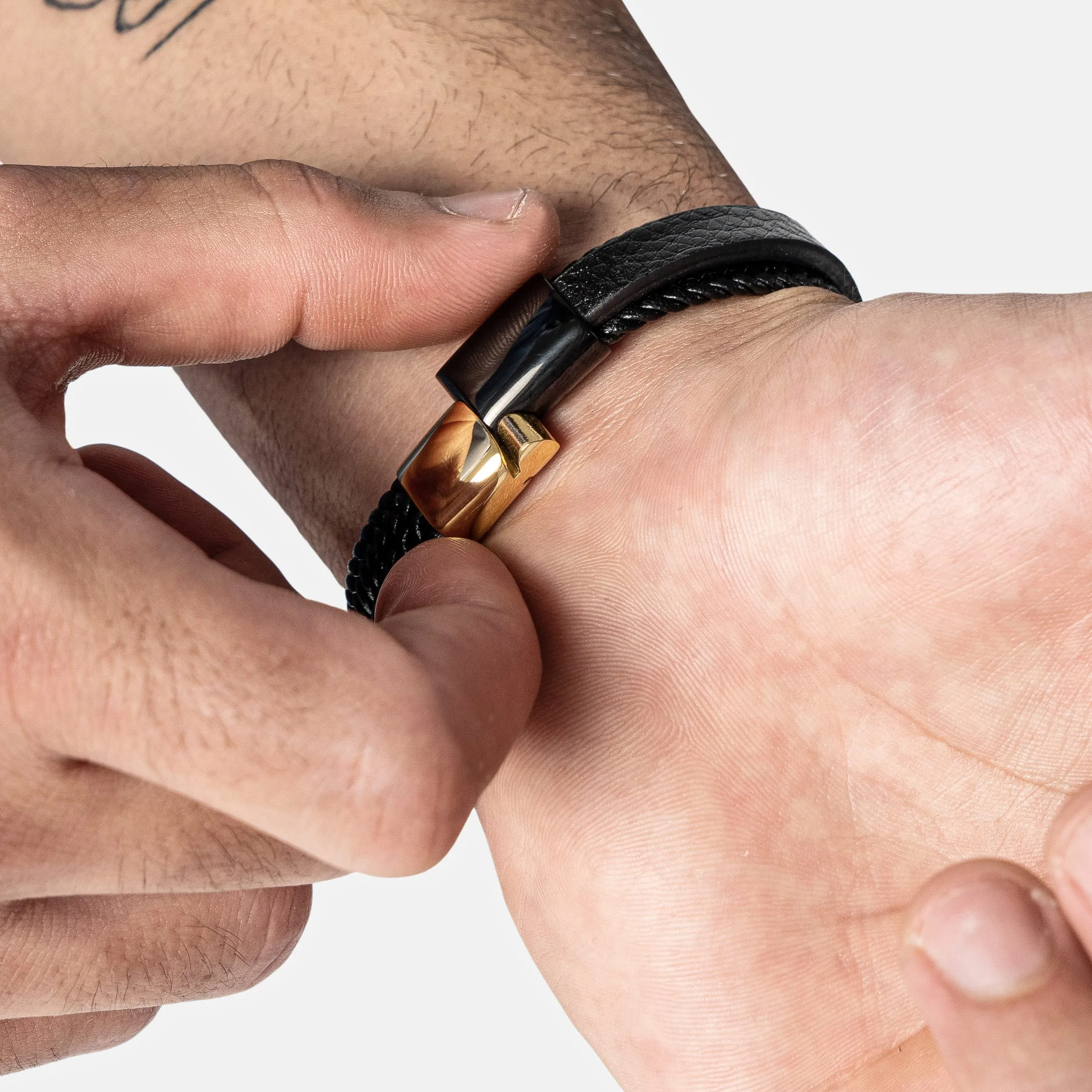 SERASAR Bracciale Uomo Cuoio Braccialetto Pelle Nera Regalo Gioielli 23cm - immagine 4