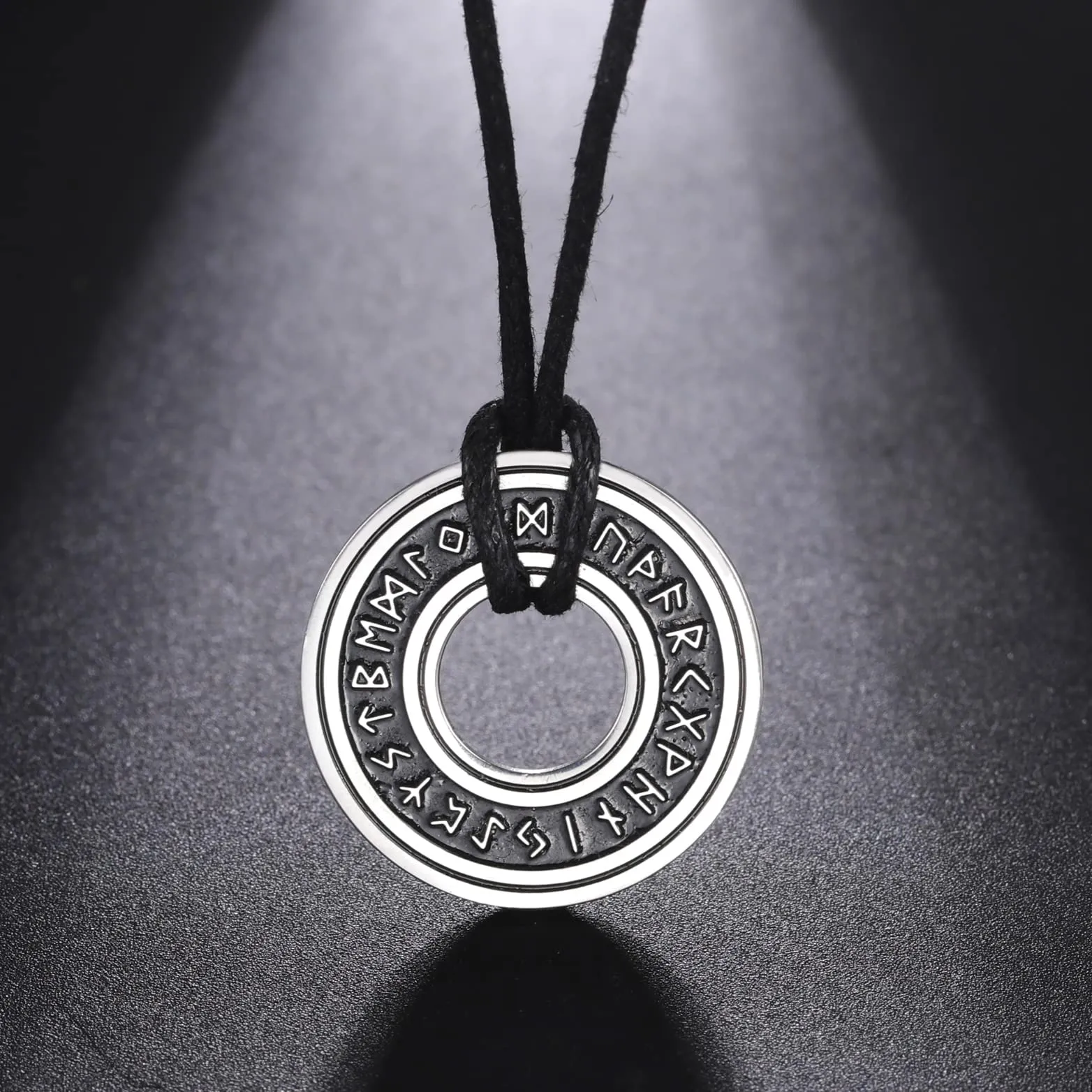VASSAGO Collana vintage con rune vichinghe norrene, Corsair Runic Elder Futhark anello cerchio talismano ciondolo catena in pelle, gioielli regalo vichinghi per uomini e donne - immagine 4