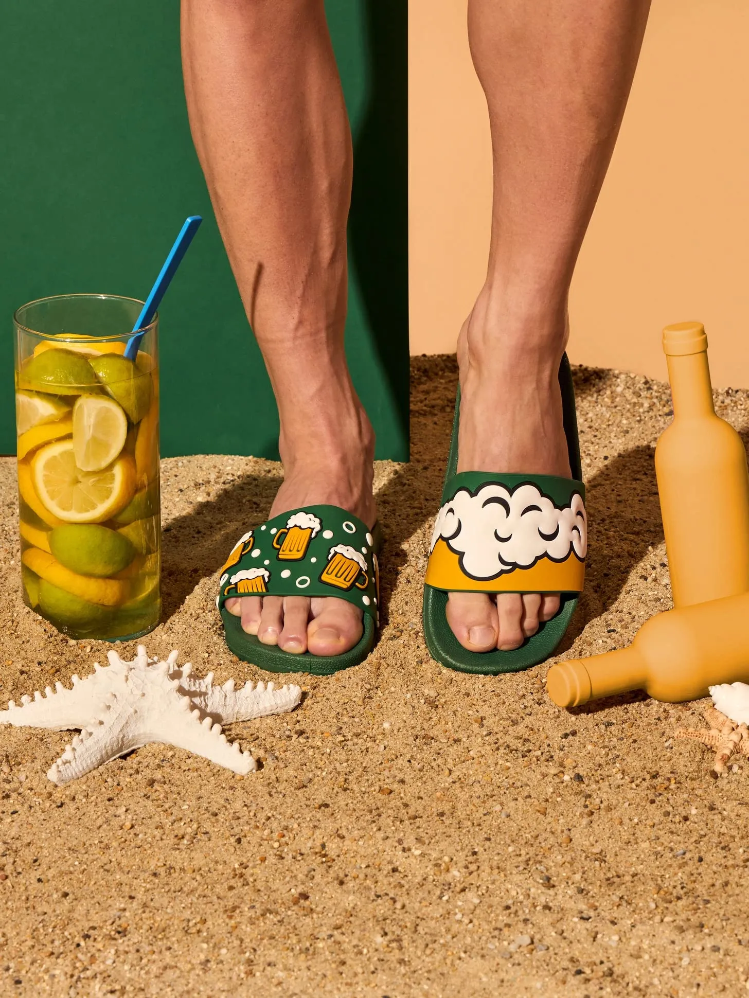 Dedoles Ciabatte Donna Uomo & Bambini Sandali per Spiaggia e Piscina con tanti Design Patatine Fiori Volpe Lama Nuvole Ketchup Regalo, Color: Birra e schiuma, 43 EU - immagine 2