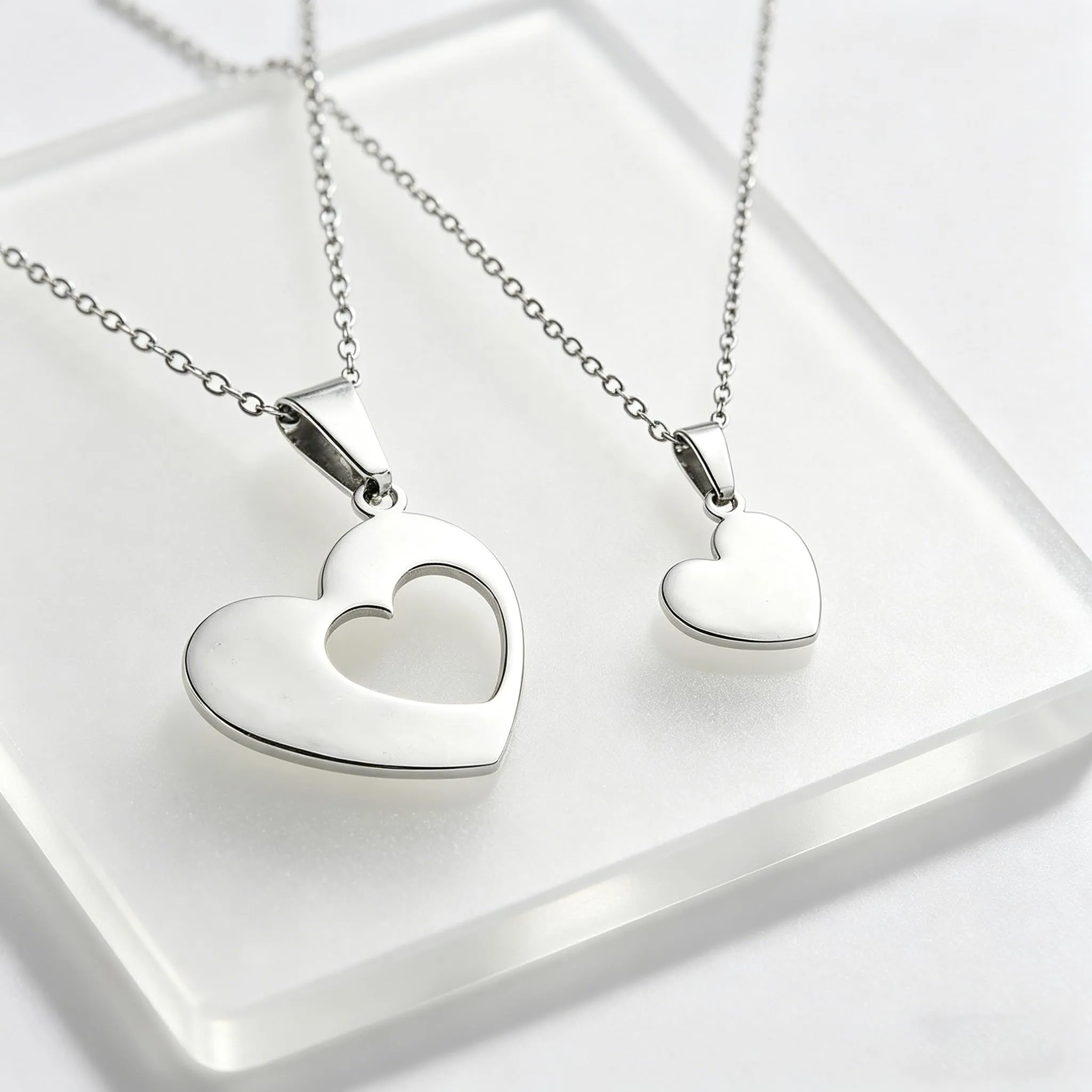 EUEAVAN Collana con ciondolo a forma di cuore spezzato, con scritta "Best Friend" e "Feever", con due mezzi cuori, per coppie, regalo di San Valentino, Medio, Acciaio inossidabile, Non pietra preziosa - immagine 4