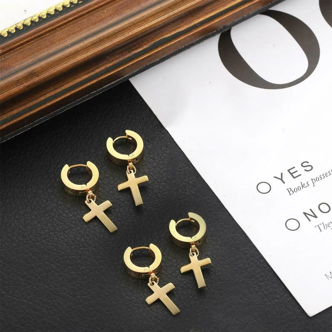 AFCJLTO 2 Paia Acciaio Chirurgico Orecchini per Uomo Donna Orecchini a Cerchio Pendente Croce Orecchini Pendenti con Croce Piercing Cartilage Orecchini Set Punk Orecchino(Nero) - immagine 2