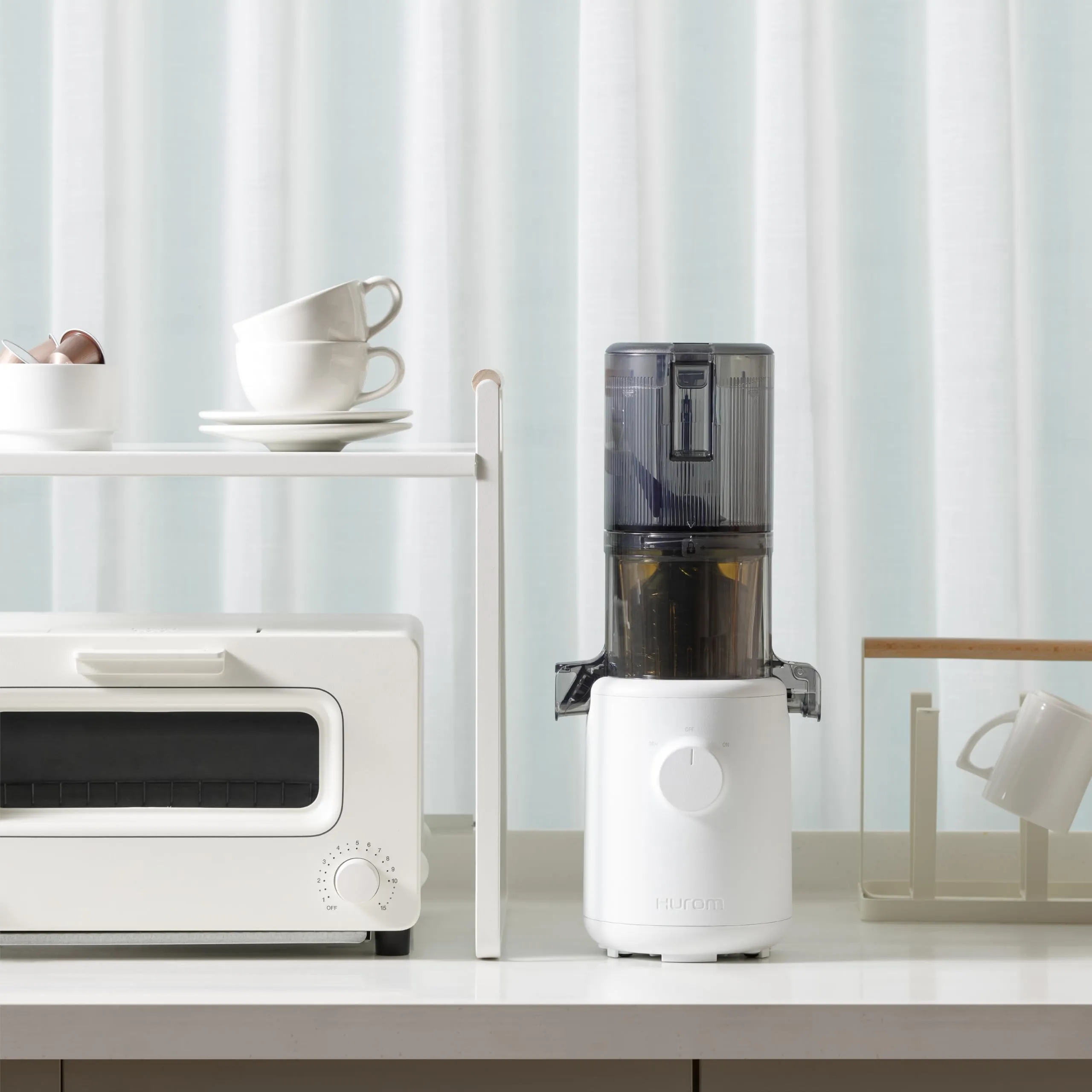 Hurom | Estrattore di Succo H-310A - Estrattore per Frutta e Verdura, Estrazione a Freddo a Bassi Giri, Design Compatto, Motore Silenzioso, Pulizia Rapida, Leggero e Pratico - White - immagine 10