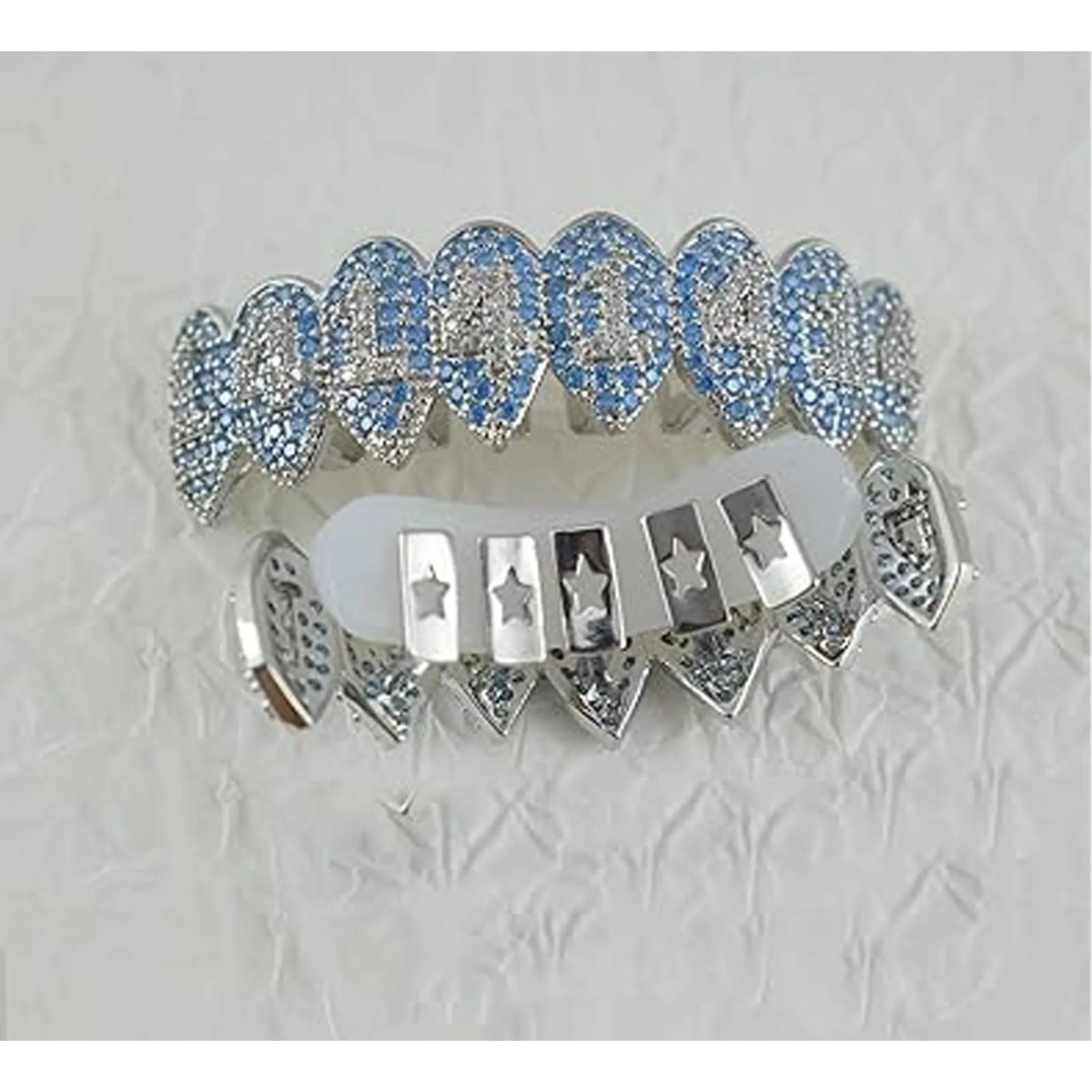 AHTCPO Grillz Hip Hop Placcati Oro con Strass CZ Blu & Bianco - Set di Dentari Superiori & Inferiori Regolabili Brillanti per Feste & Spettacoli(Platinum Upper Teeth) - immagine 4