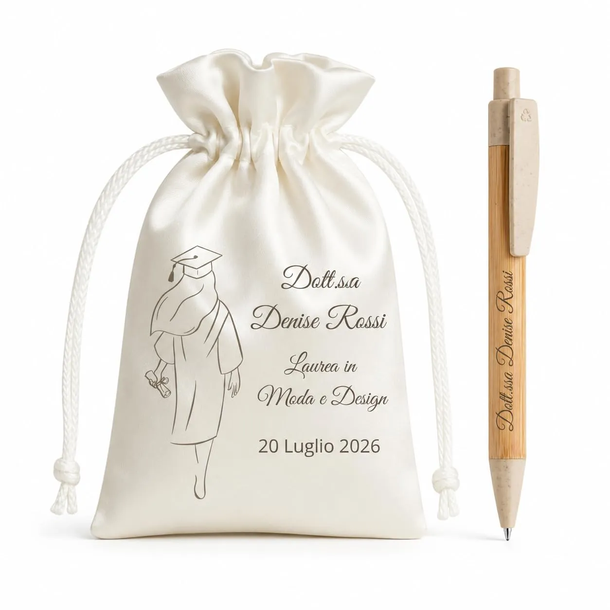 Cormar Kit Laurea Personalizzato 12 Sacchetti Portaconfetti e 12 Penne in Bamboo, Bomboniere Laurea con Stampa Nome Data e Facoltà, Sacchetti Raso Avorio con Penne Personalizzate - immagine 1