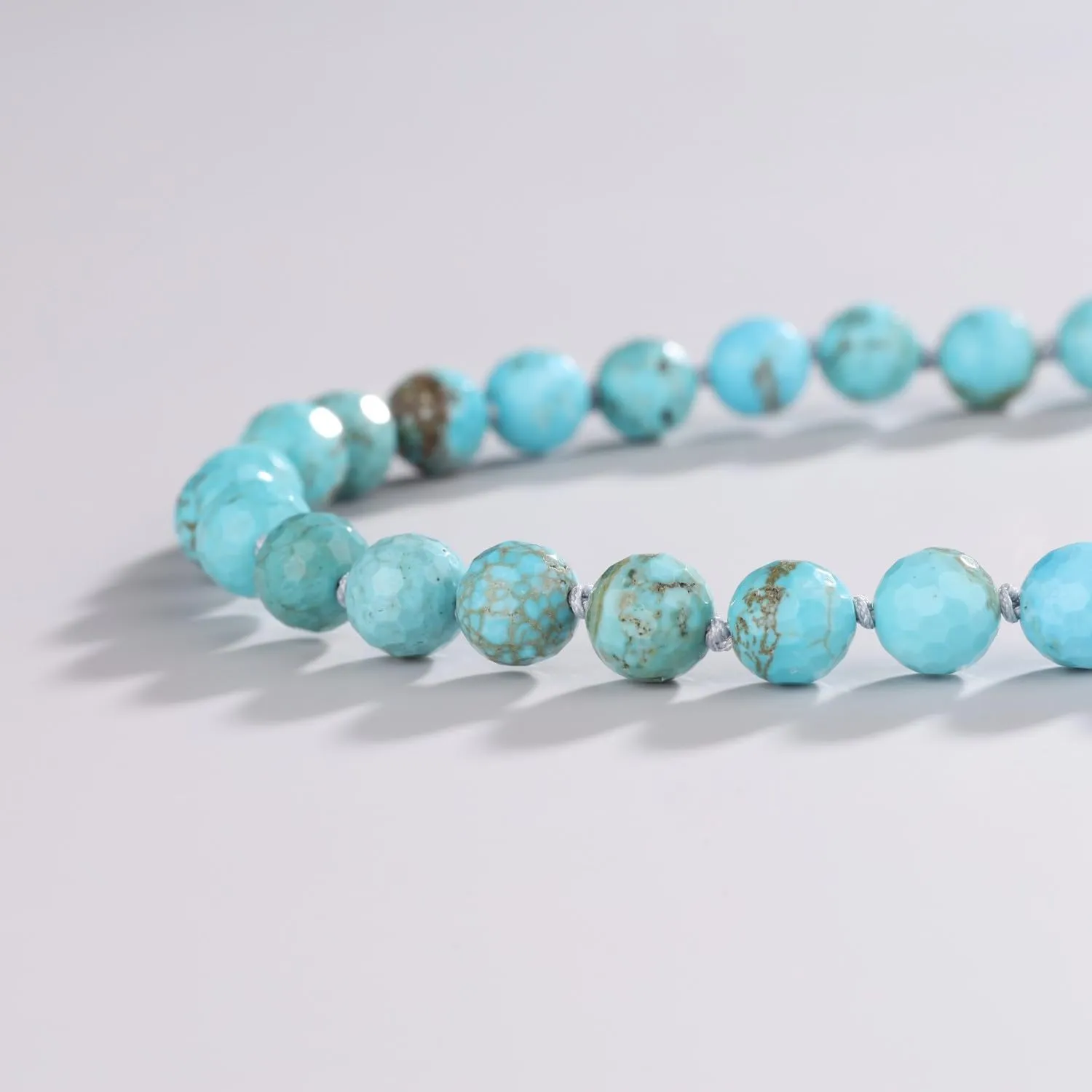 GAVU Collana da Uomo con Perline Sfaccettate di Pietre Naturali, Collana Turchese da Uomo con Perle Annodate a Mano Una ad Una e Chiusura T-Bar - immagine 4