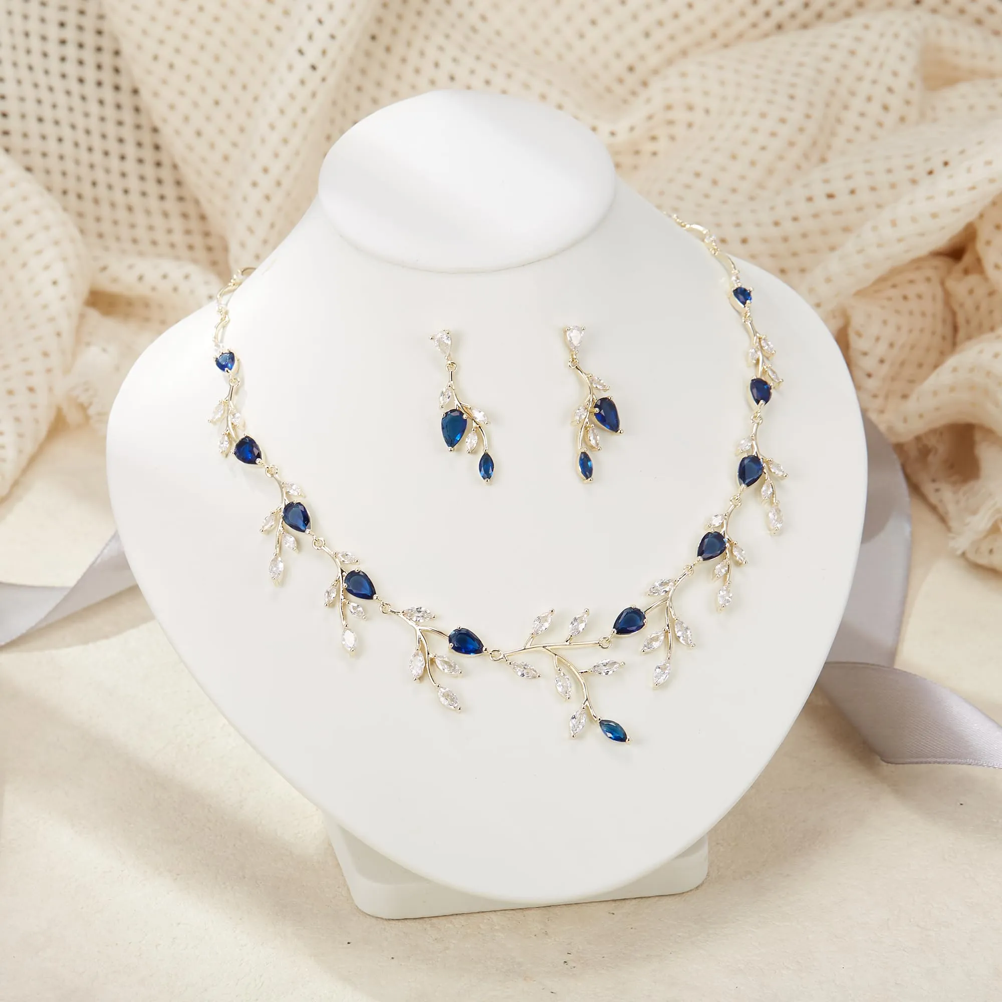 EVER FAITH Set di gioielli da sposa a forma di goccia con zirconia cubica scintillante blu a forma di pera, collana e orecchini, Medio, zirconia cubica, Zirconia cubica - immagine 4