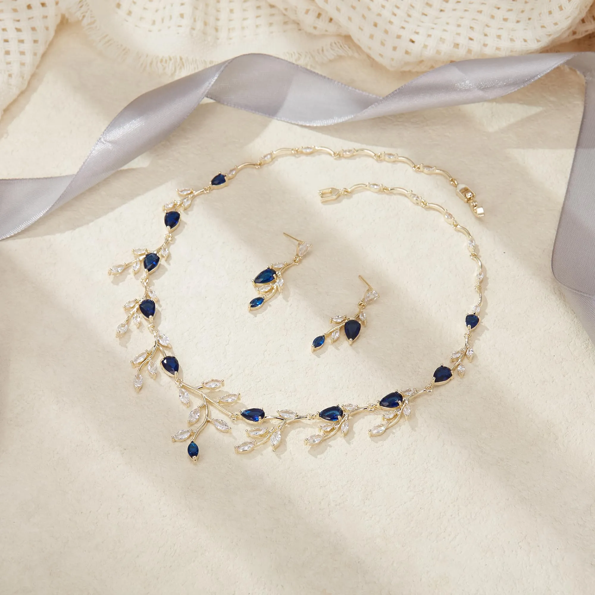 EVER FAITH Set di gioielli da sposa a forma di goccia con zirconia cubica scintillante blu a forma di pera, collana e orecchini, Medio, zirconia cubica, Zirconia cubica - immagine 5