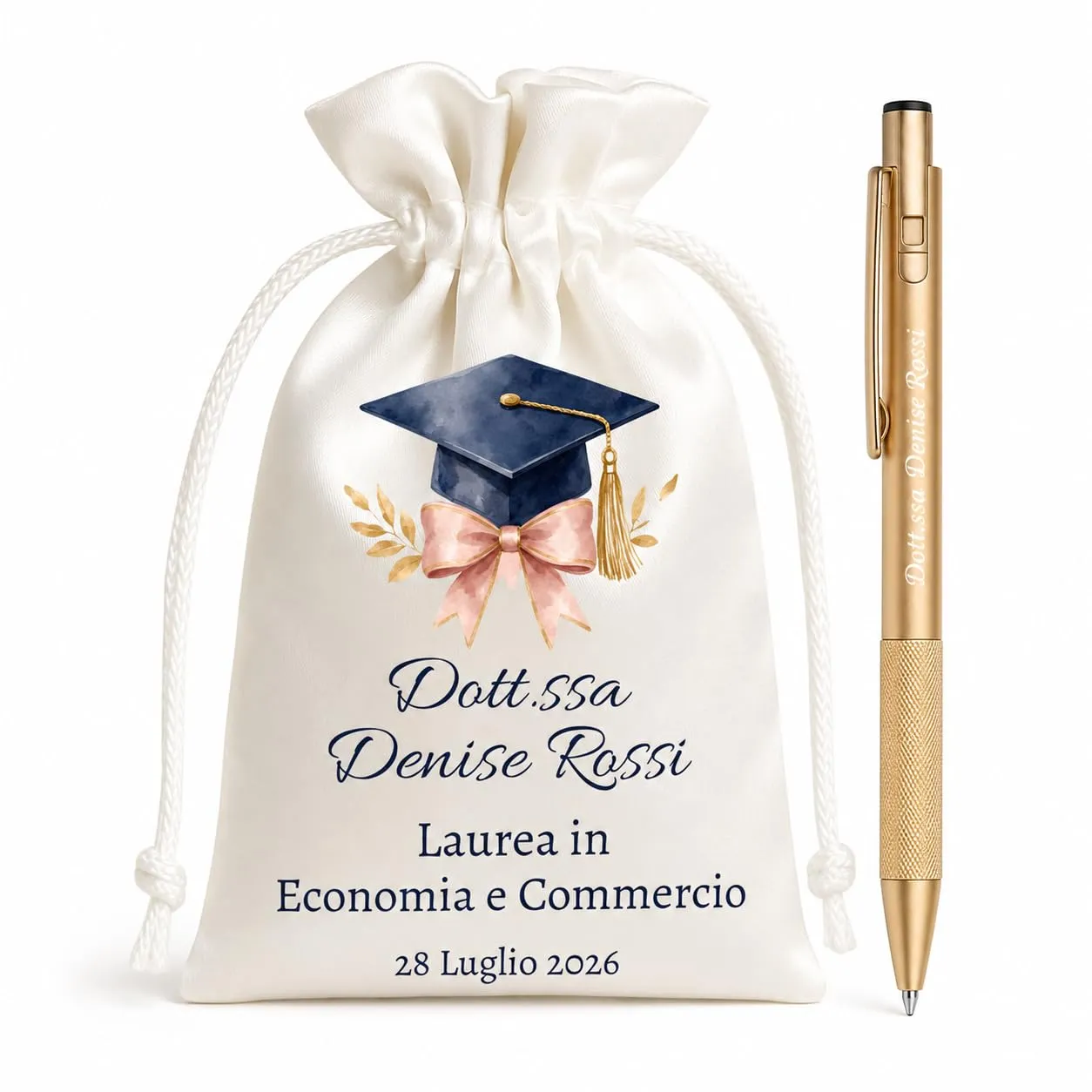 Cormar Kit Bomboniere Laurea Personalizzate, Rosso, 12 Sacchetti in Raso con 12 Penne Personalizzate, Nome, Facoltà e Data (STILE 8) - immagine 1