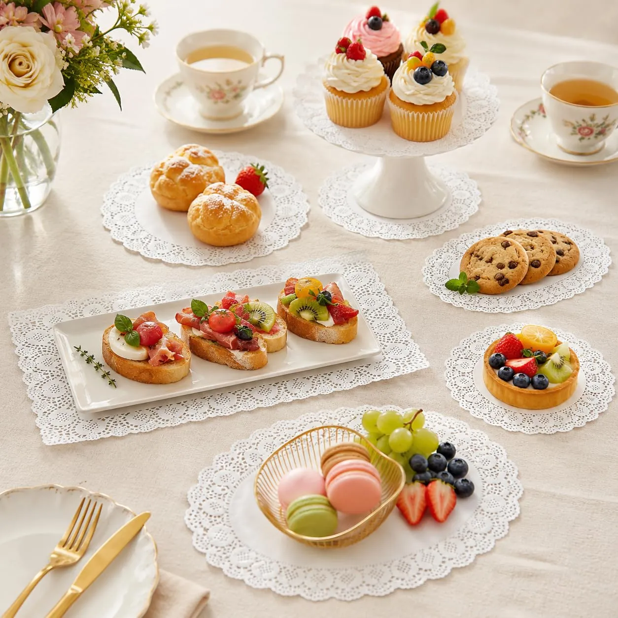 YEDOUALE Centrini di Carta in Pizzo 130 Pezzi, Rotondi, Ovali e Rettangolari, Tovagliette Monouso Bianche in Cellulosa per Vassoi, Dolci, Buffet, Feste e Decorazioni da Tavola - immagine 4