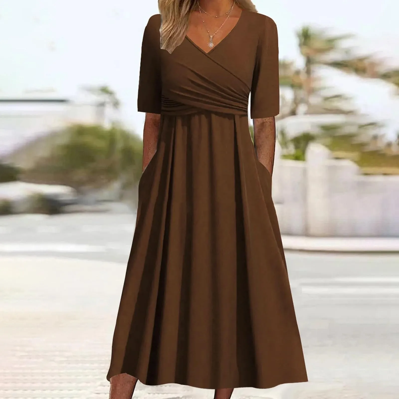 Abiti estivi da donna UK con scollo a V pieghettato abito casual vestibilità ampia manica corta spiaggia gonna lunga fluida abiti larghi abito estivo da donna, Marrone, L - immagine 2