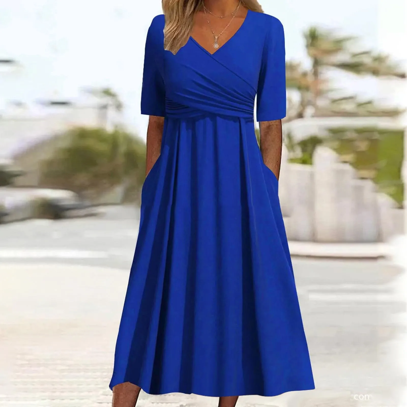 Abiti estivi da donna UK con scollo a V pieghettato abito casual vestibilità ampia manica corta spiaggia gonna lunga fluida abiti larghi abito estivo da donna, Blu, M - immagine 2