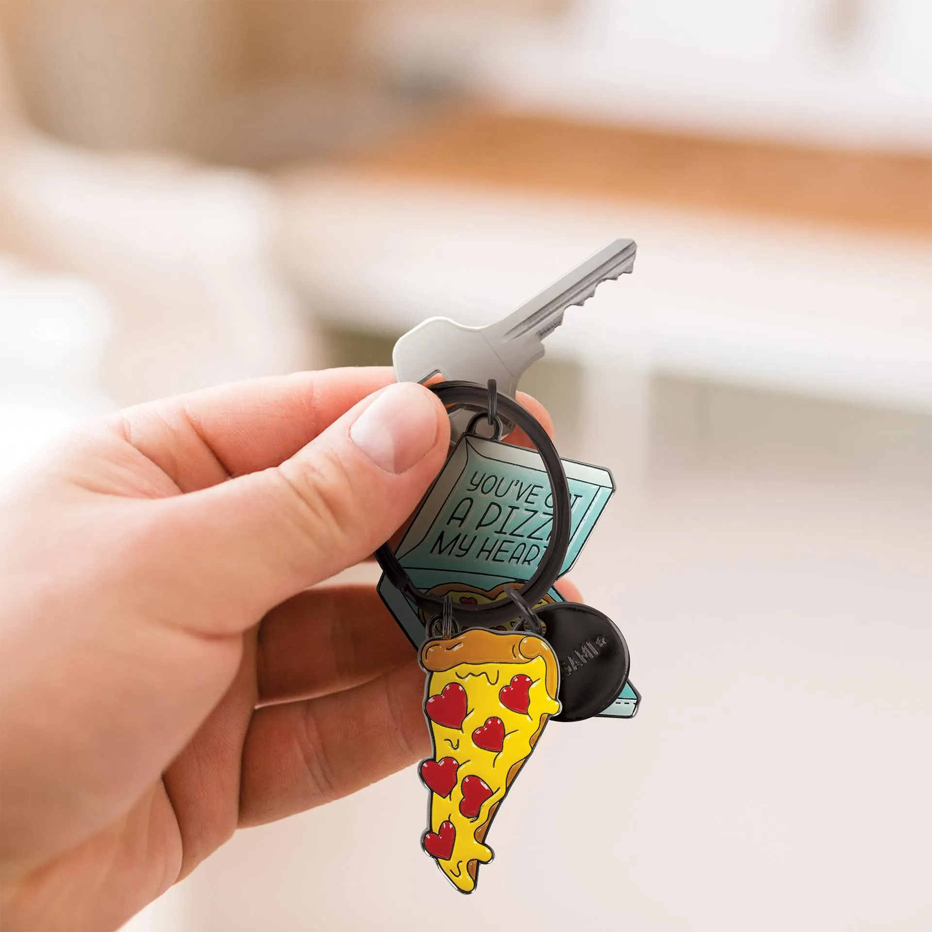 Legami - Set di 2 Portachiavi in Metallo Smaltato, What a Key Ring!, Motivo di Pizza, Regalo Per Coppia, Portachiavi Charm Per Borsa, Anello a Spirale Resistente, Dimensioni 4 x 8,5 x 0,2 cm - immagine 2