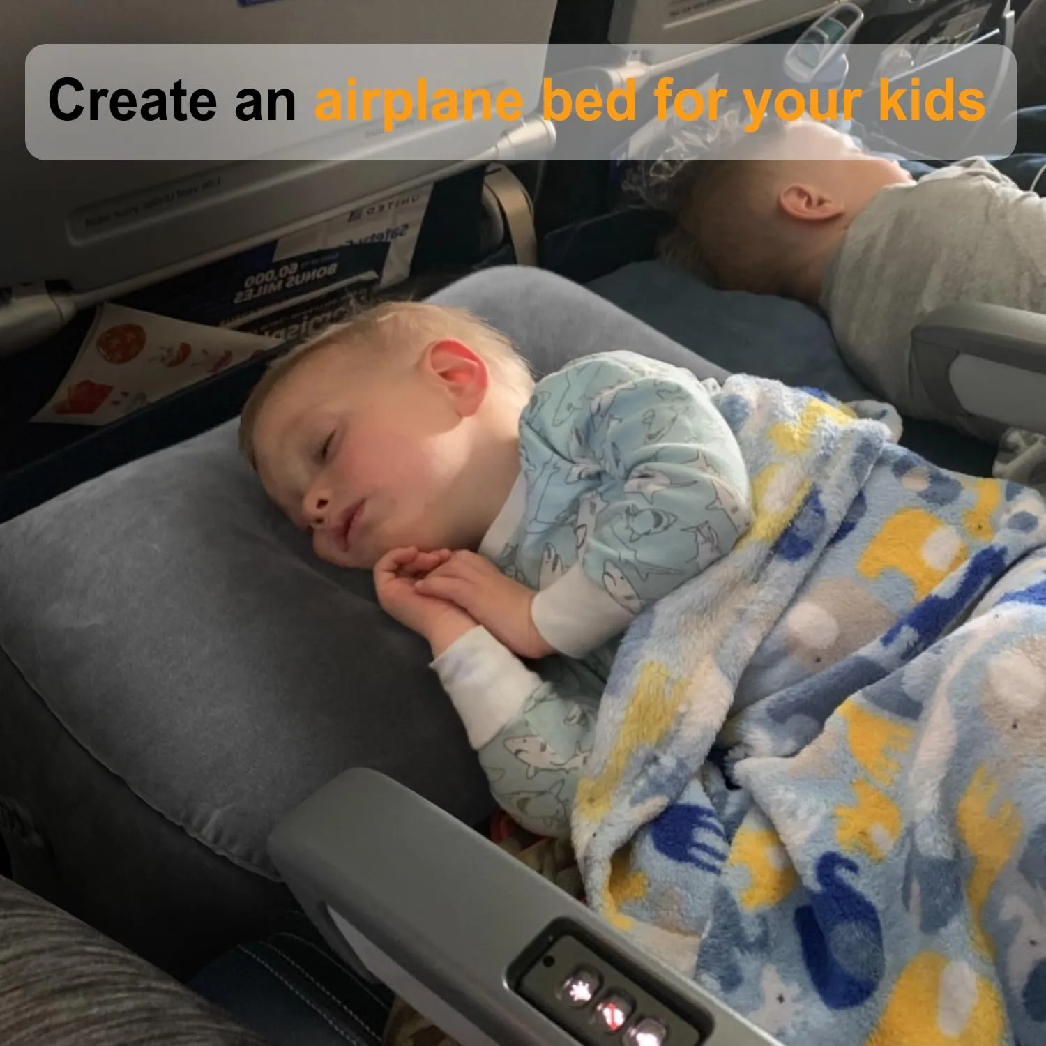 Poggiapiedi gonfiabile da viaggio | Letto aereo per bambini | Cuscino regolabile in altezza | Fare un letto piatto per bambini e bambini | Ottimo per aereo, treno, auto (Grigio scuro, 2 pezzi) - immagine 5