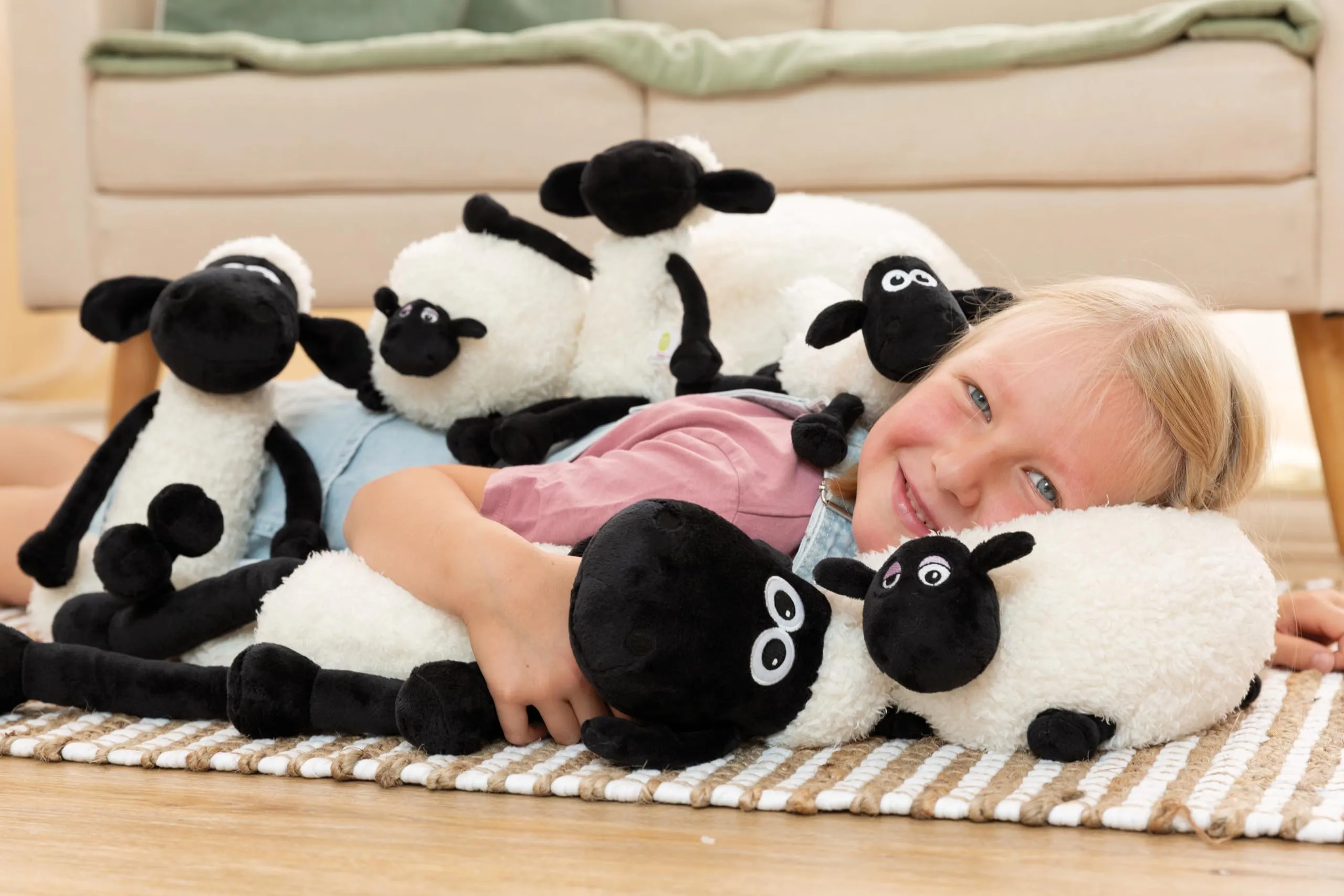 NICI peluche Shaun la pecora 25cm bianco - Simpatico peluchetto con imbottitura morbida per giochi e coccole, Doudou, perfetto come idea regalo per bambini e adulti - 49184 - immagine 2