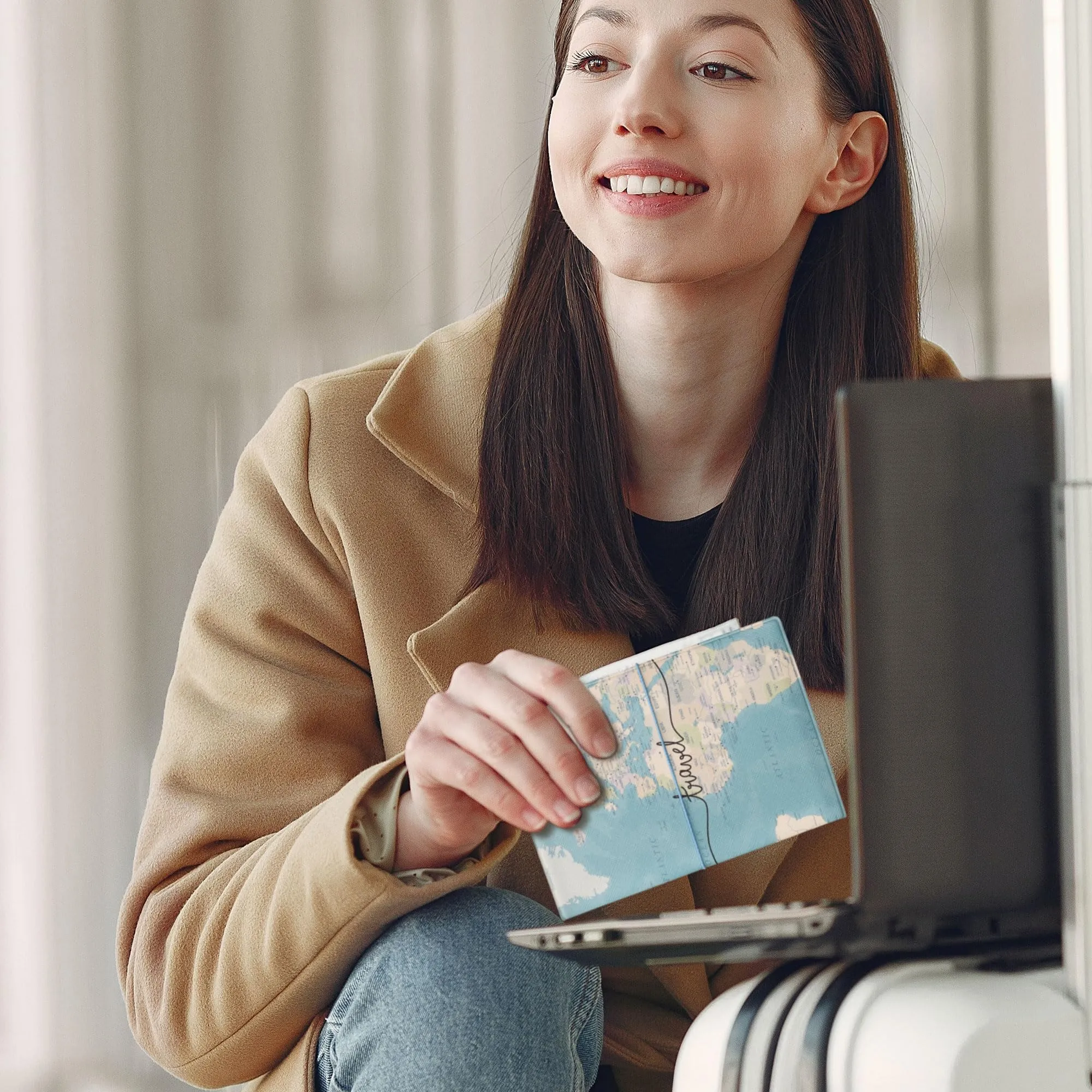 kwmobile Custodia per Passaporto - Porta Passaporto con Chiusura di Sicurezza ad Elastico - Protezione per Documenti - nero/beige/blu - immagine 2