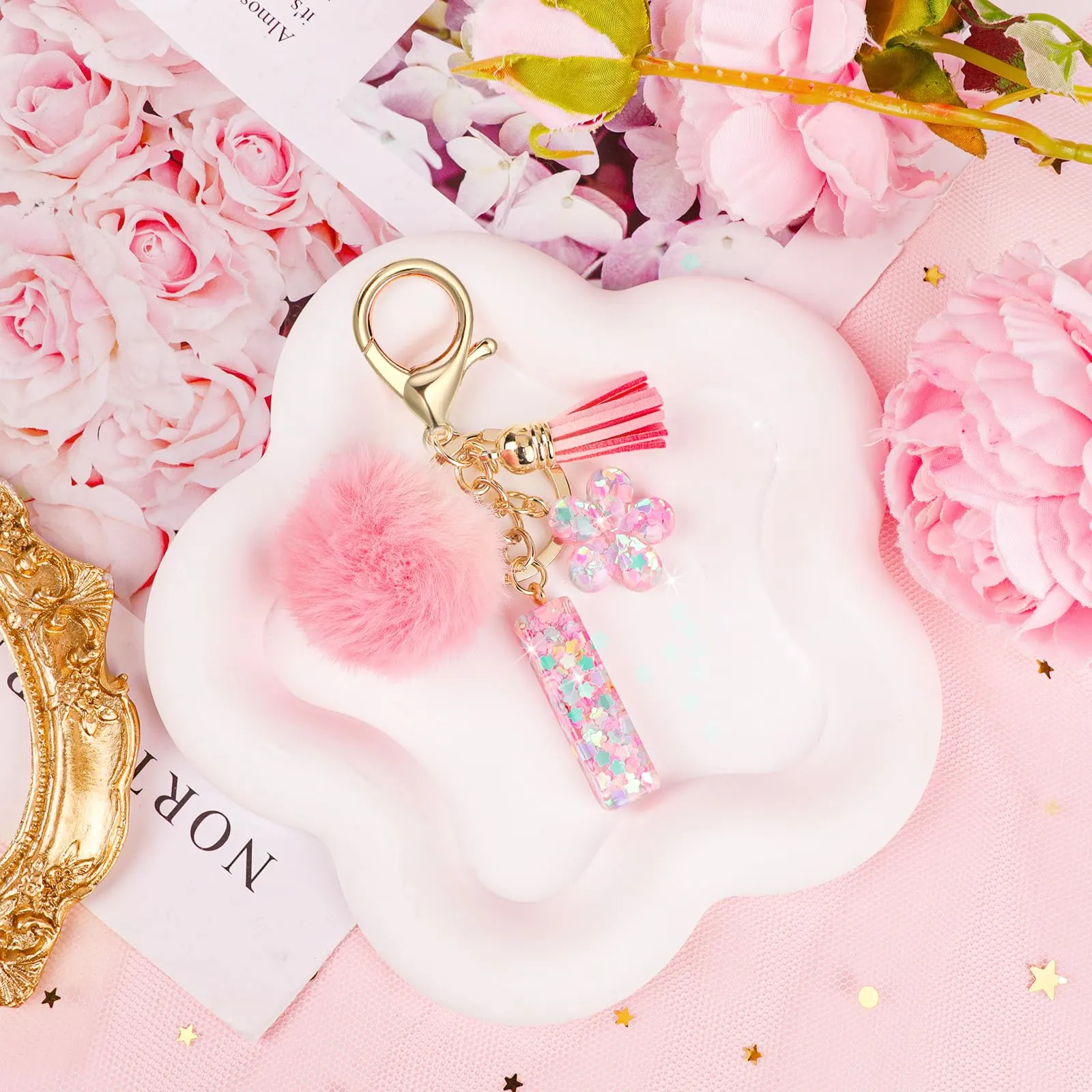 JSRQT Portachiavi con Iniziale I Rosa per Donne Ragazze, Nome Portachiavi Lettere dell'alfabeto in Resina a Fiore con Ciondoli a Pompon, Carino Ciondolo alla Moda Key Chain per Borse e Zaini - immagine 7