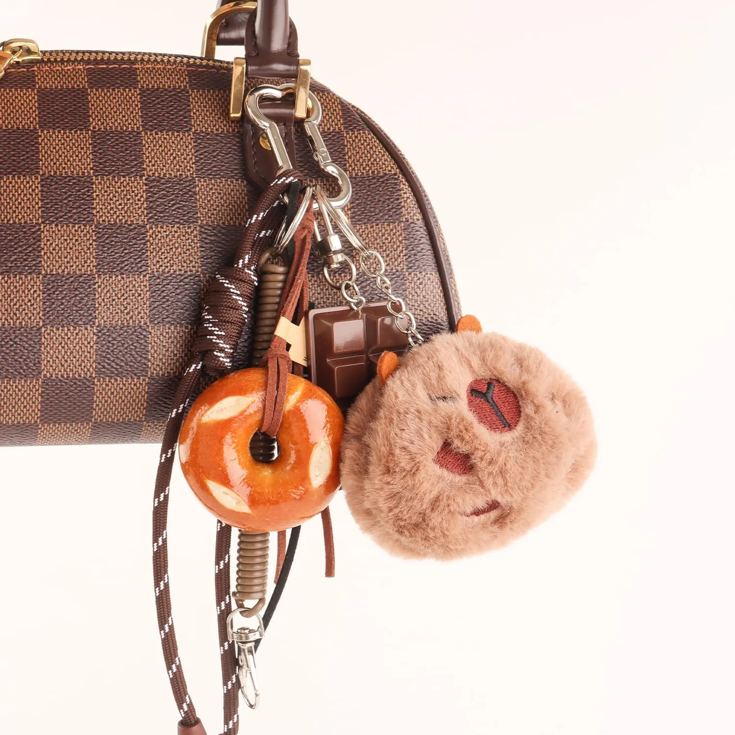 Georgie Porgy Portachiavi Borse Accessori per Donna Borsa Ciondolo Borsa Charm Zaino Scuola Borsa Sportiva Cute Keychain Regali per Ragazze (Capybara Pane Enjoy) - immagine 6