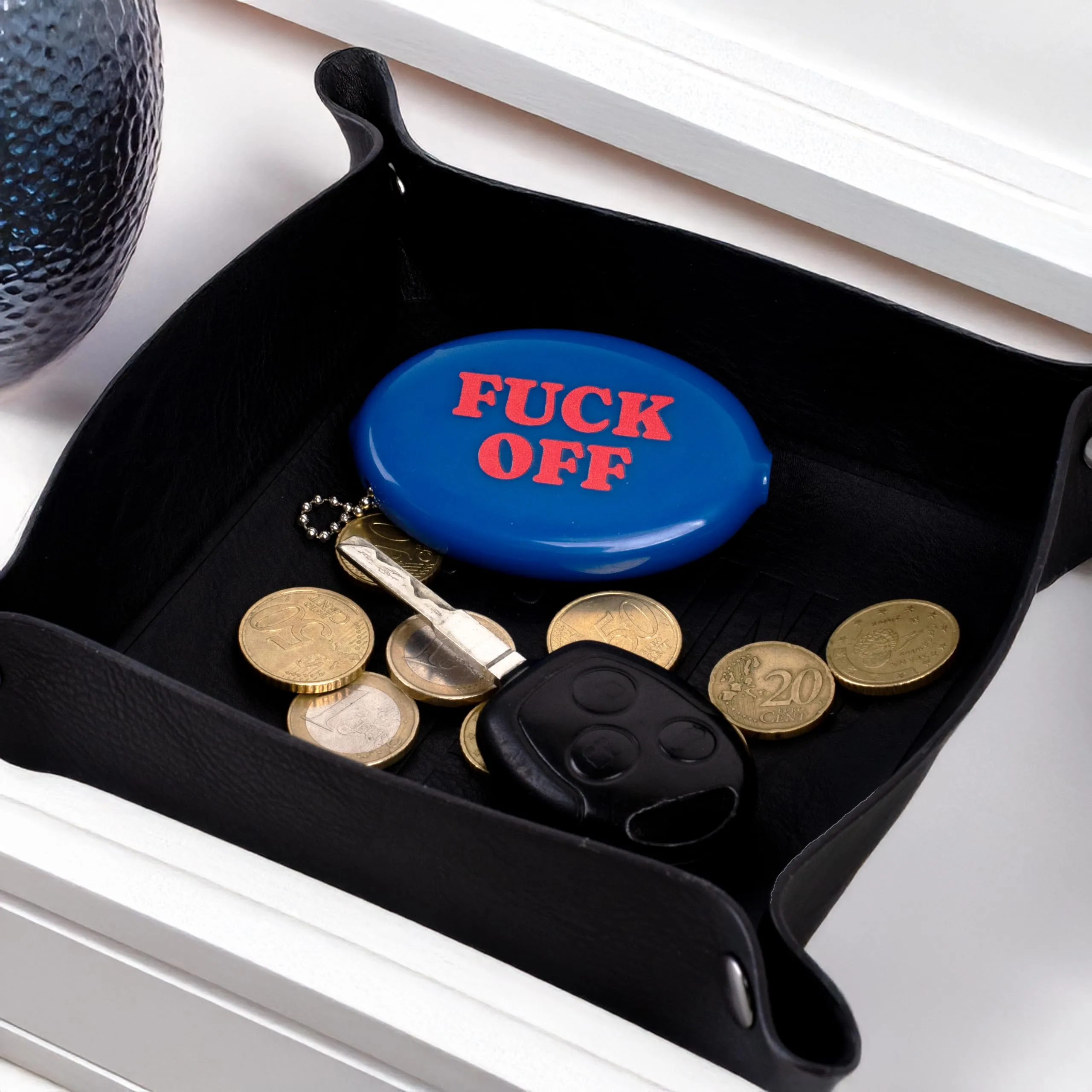 Fisura – Portamonete ovale in gomma “F*ck off” blu scuro. Portamonete retrò con catenella, portafoglio compatto da tasca unisex, regalo divertente e originale. 5 pezzi. - immagine 6