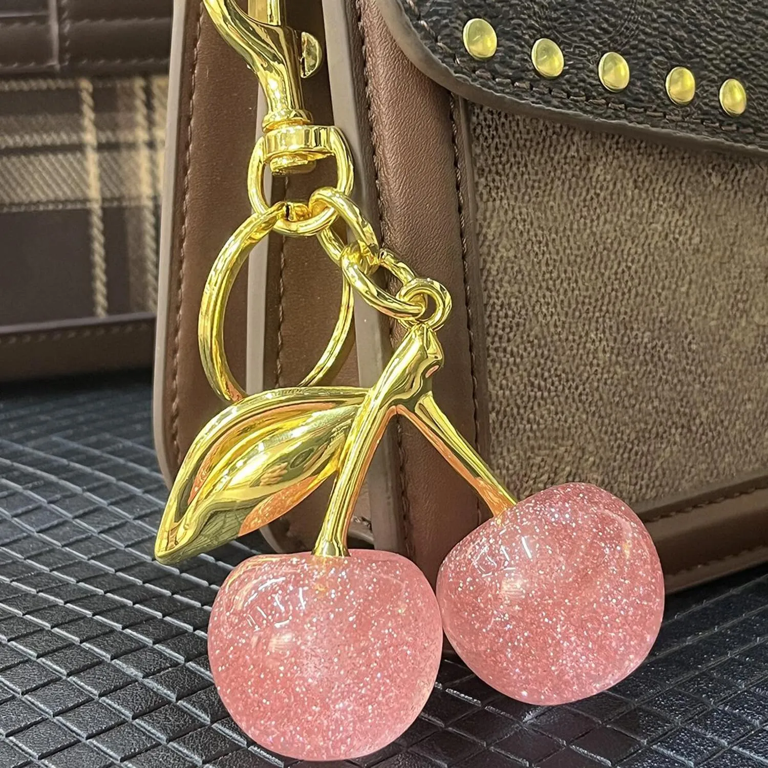 Georgie Porgy Portachiavi Borse Accessori per Donna Borsa Ciondolo Borsa Charm Zaino Scuola Borsa Sportiva Cute Keychain Regali per Ragazze (Coniglietto Ciliegia Kaki) - immagine 4