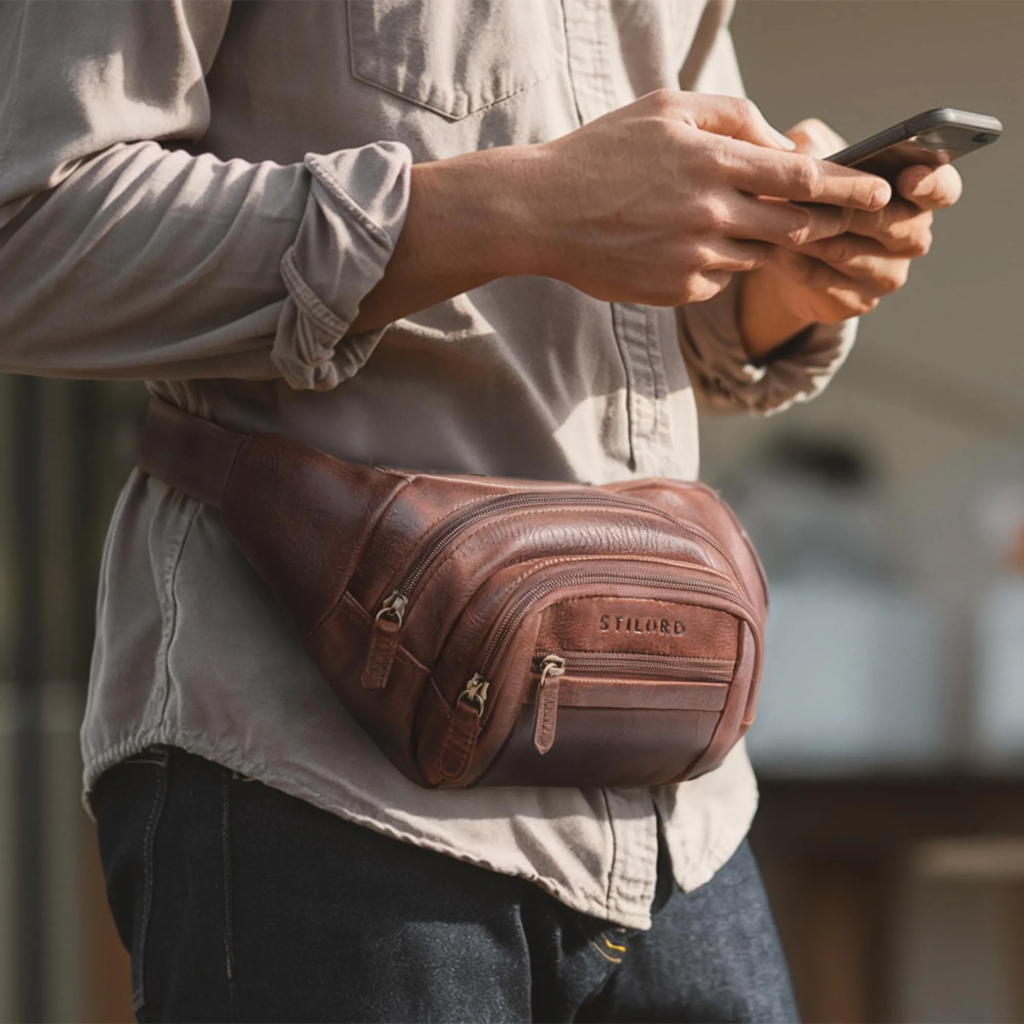 STILORD 'Dublin' Marsupio Uomo Pelle Grande Dimensioni - Marsupio da Cintura per Festival, Viaggio e Jogging - Borsa pelle con 5 Zip Tasche & Cintura Regolabile, Colore:kara - cognac - immagine 2