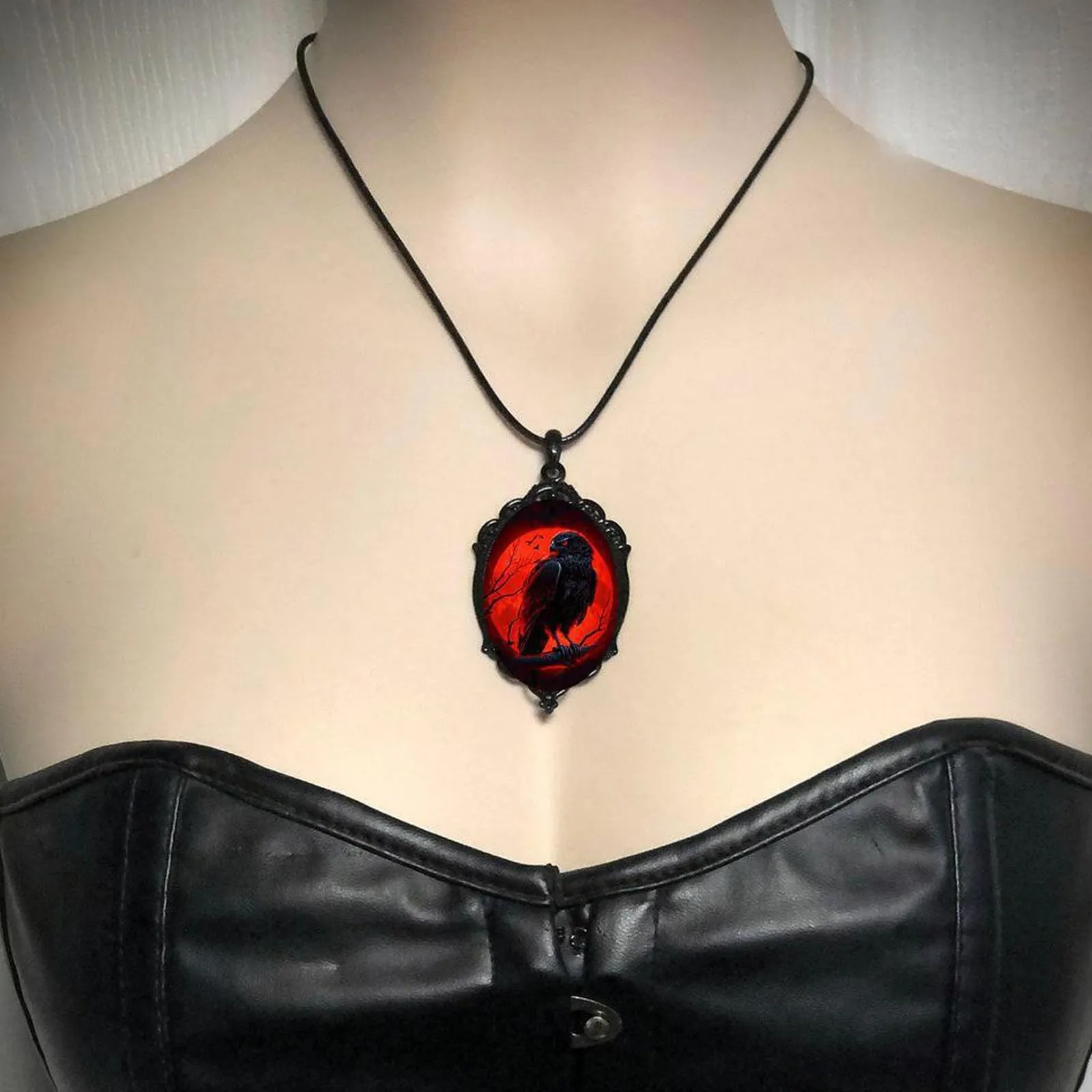 Set Gioielli Donna in Stile Gotico, Strega Goffrato Collana e Orecchini - immagine 8