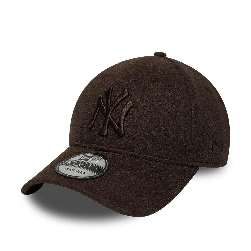 New Era New York Yankees Winter 9Forty Adjustable Cappellino Marrone - immagine 1