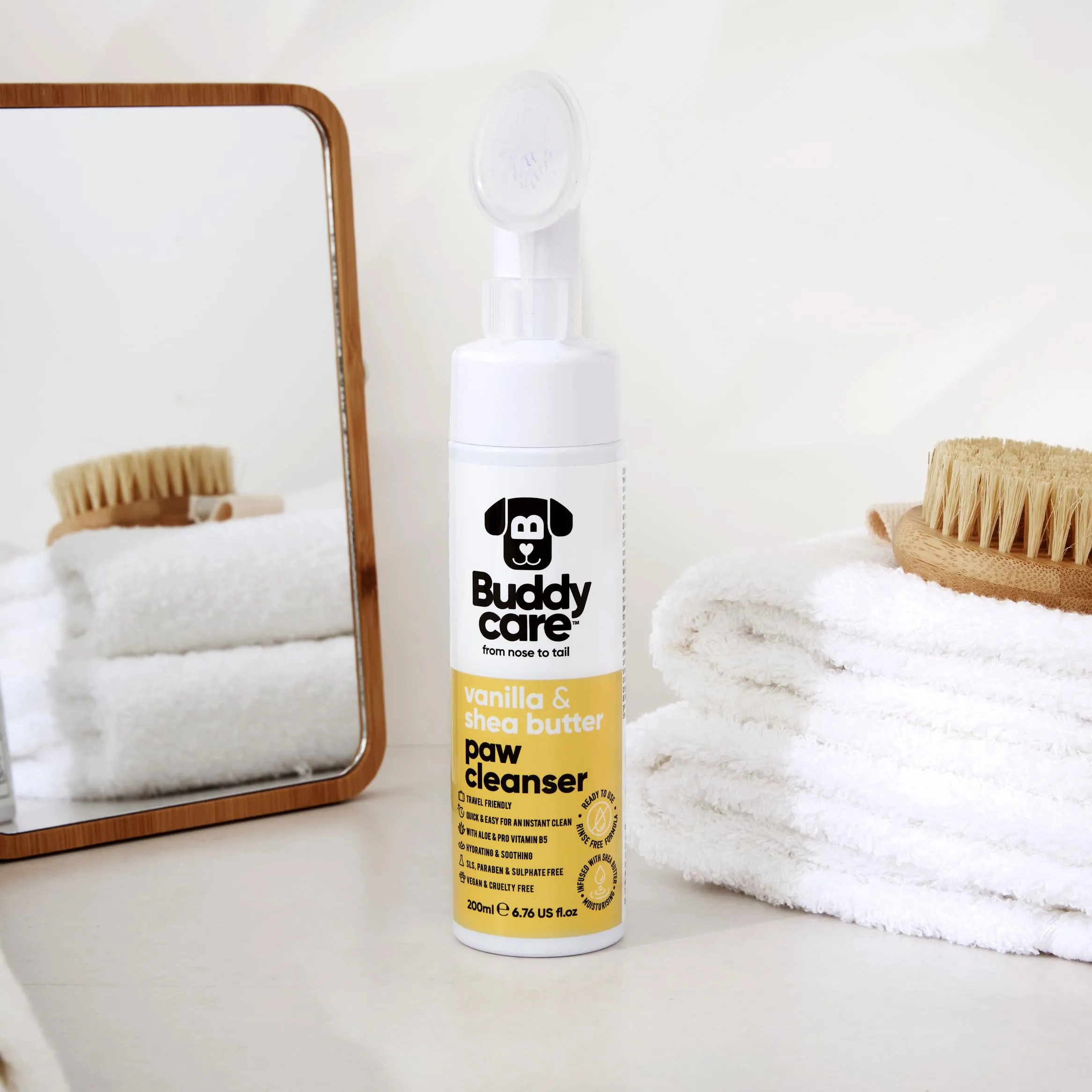 Buddycare Detergente per zampe di cane profumato alla vaniglia e al burro di karité, 200 ml, senza risciacquo, detergente per zampe senza acqua, soluzione delicata per zampe fangose, adatto a tutte le - immagine 9