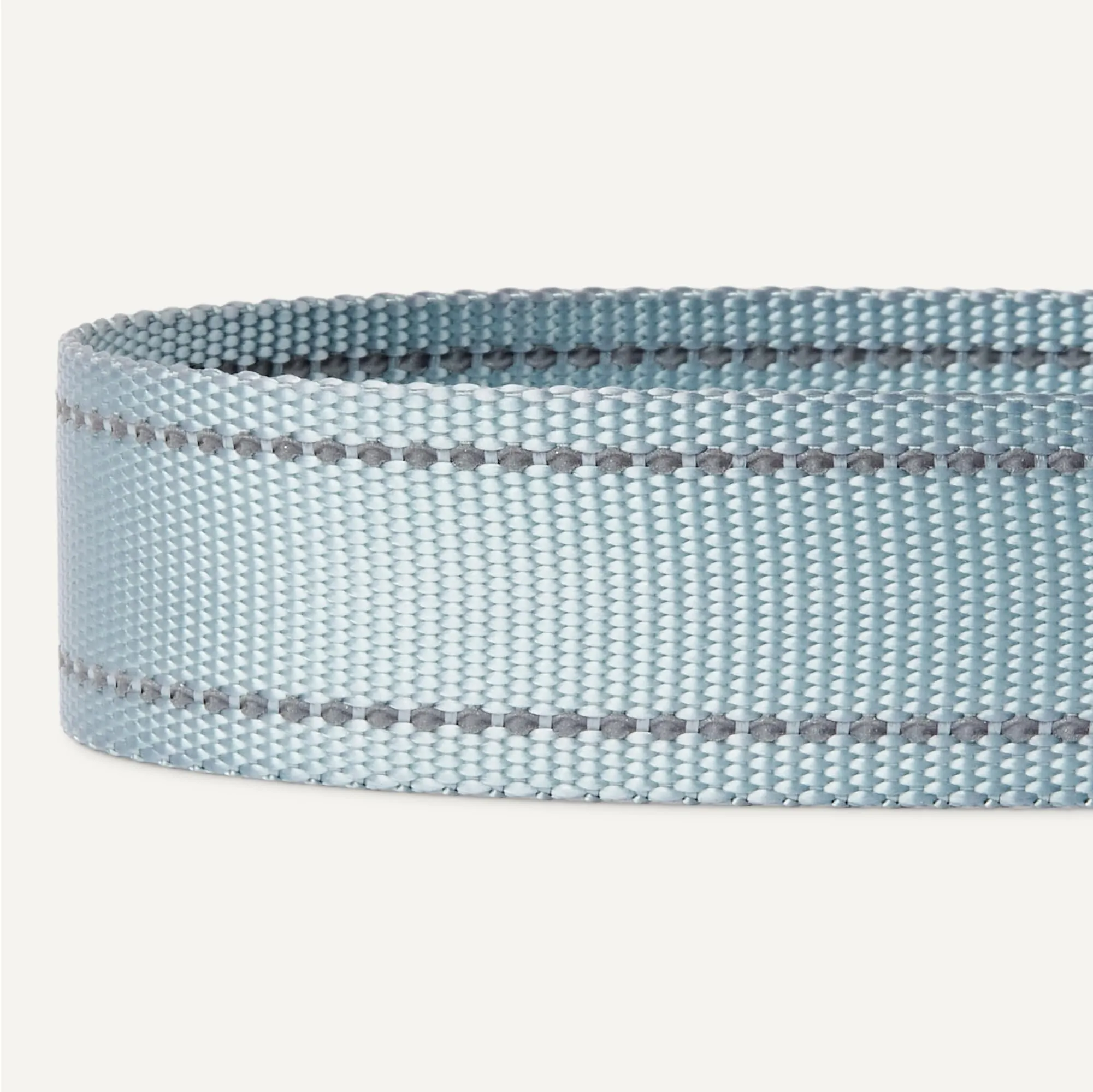 Amazon Basics - Cintura di Sicurezza per Cani, Imbracatura Regolabile per Auto, Cintura Regolabile: 67cm, Ciotola da Viaggio Pieghevole: 13,0cm x 5,5cm/1,5cm, Nero/Blu/Arancione - immagine 4
