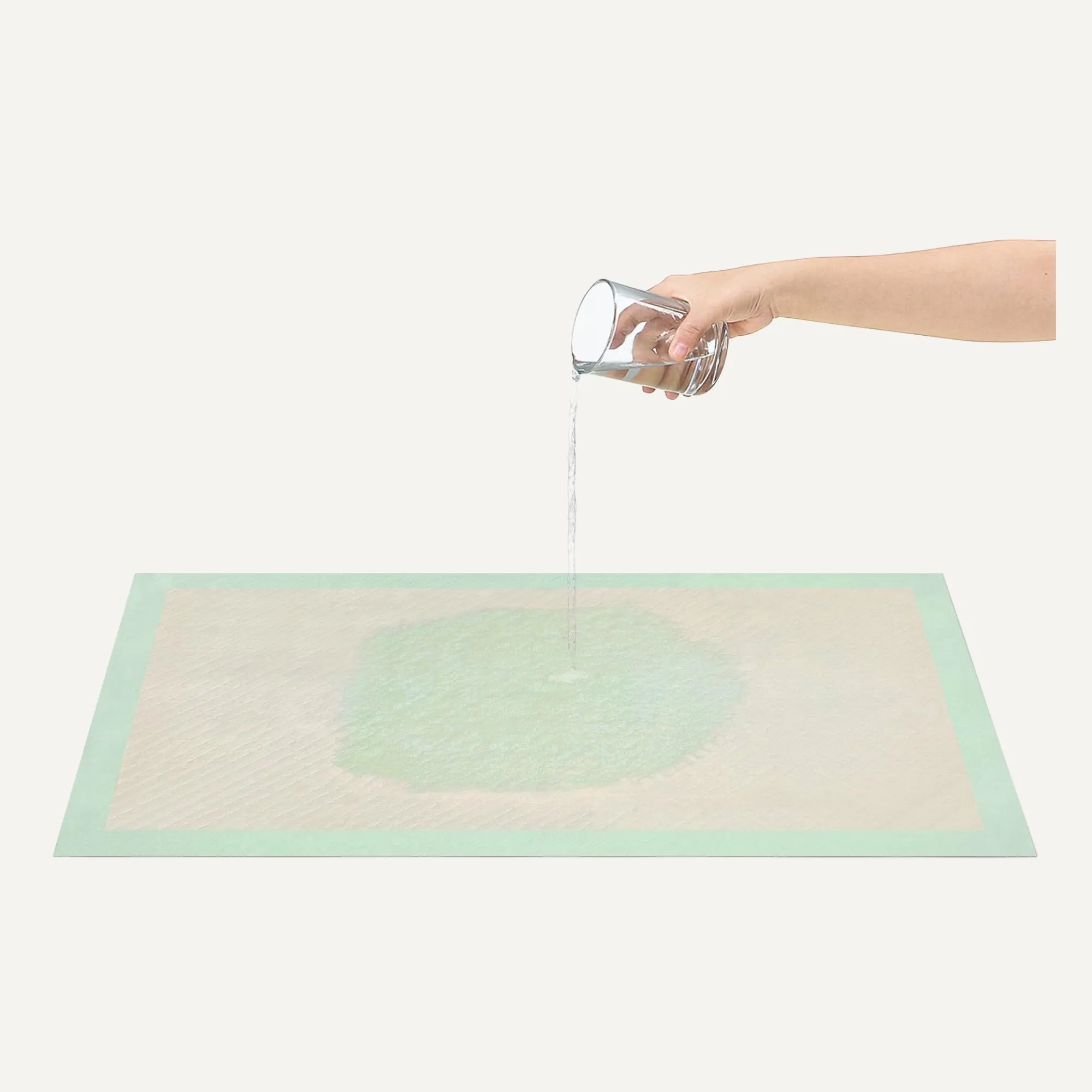 Amazon Basici Tappetini Assorbenti in Bambù a Prova di Perdite per Cani, Sistema Floor Armor a 6 Strati, Rivestimento Riciclato al 30%, 70 cm x 112 cm, Confezione da 30, per Addestramento e Viaggio - immagine 3