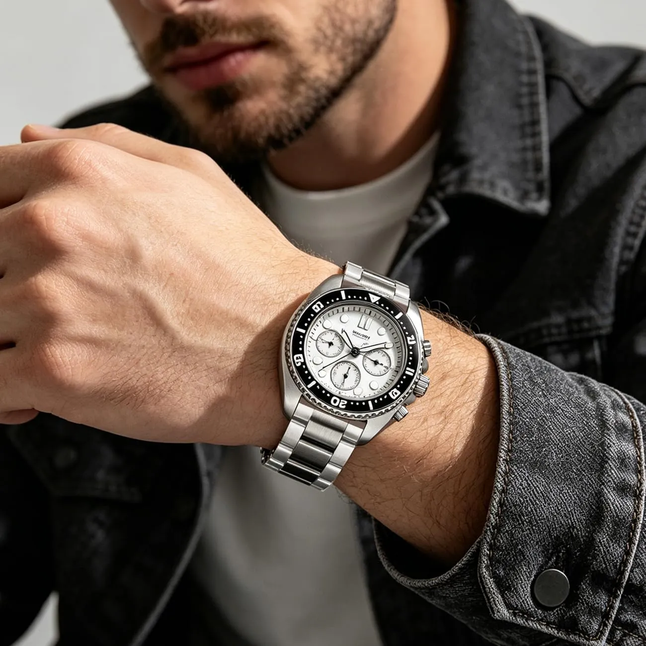 Kai Tian Cinturino di ricambio per orologio in acciaio inox con doppia chiusura, finitura spazzolata, per uomini e donne, 18 mm, 20 mm, 22 mm, 24 mm, nero e argento, Centro spazzolato argento, 22mm - immagine 2