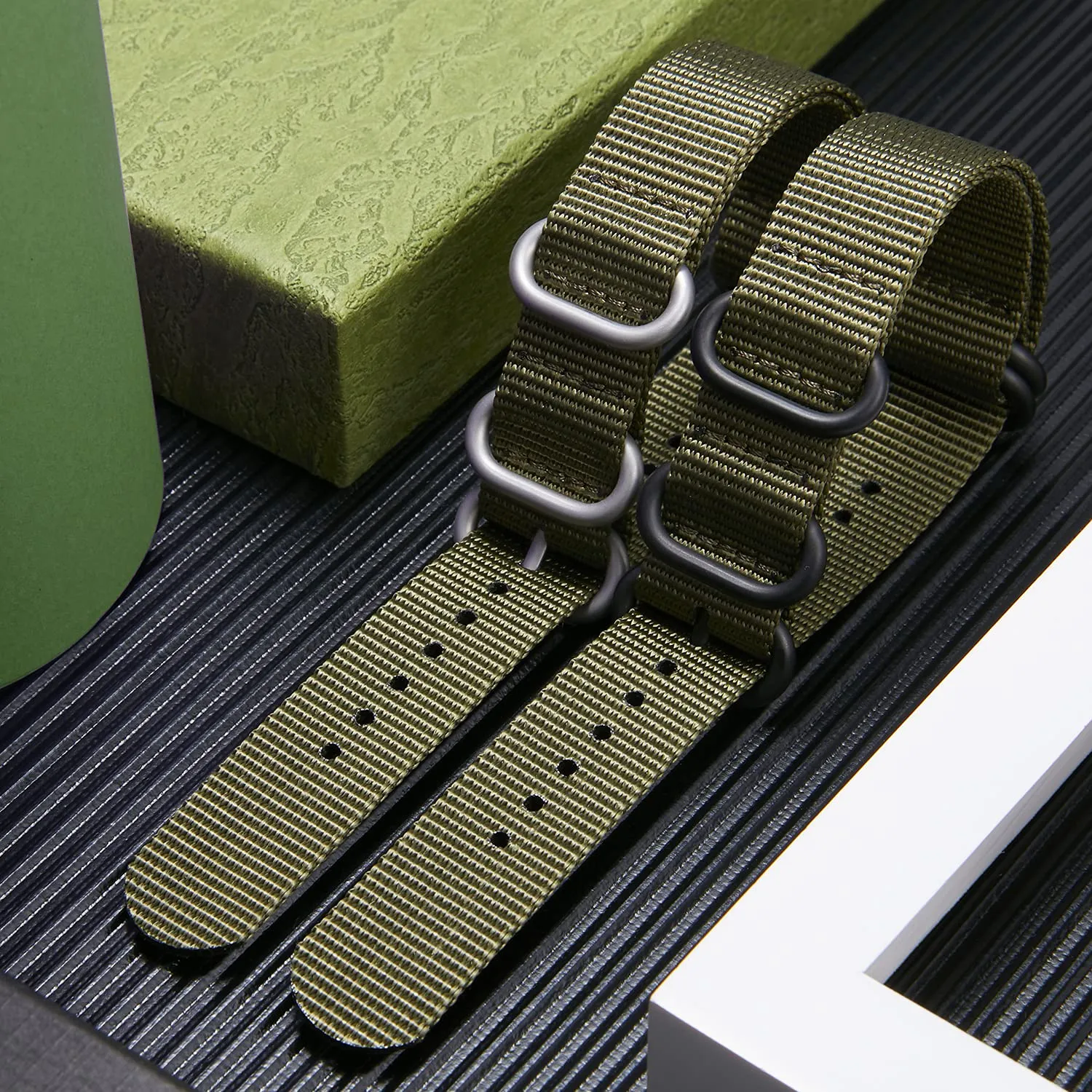 BINLUN Cinturino per Orologio in Nylon Cinturini Militare Premium Balistico Multicolori per Uomo Donna 18 mm 19 mm 20 mm 21 mm 22 mm 23 mm 24 mm con Fibbia in Acciaio Inossidabile Argento/Nero - immagine 7